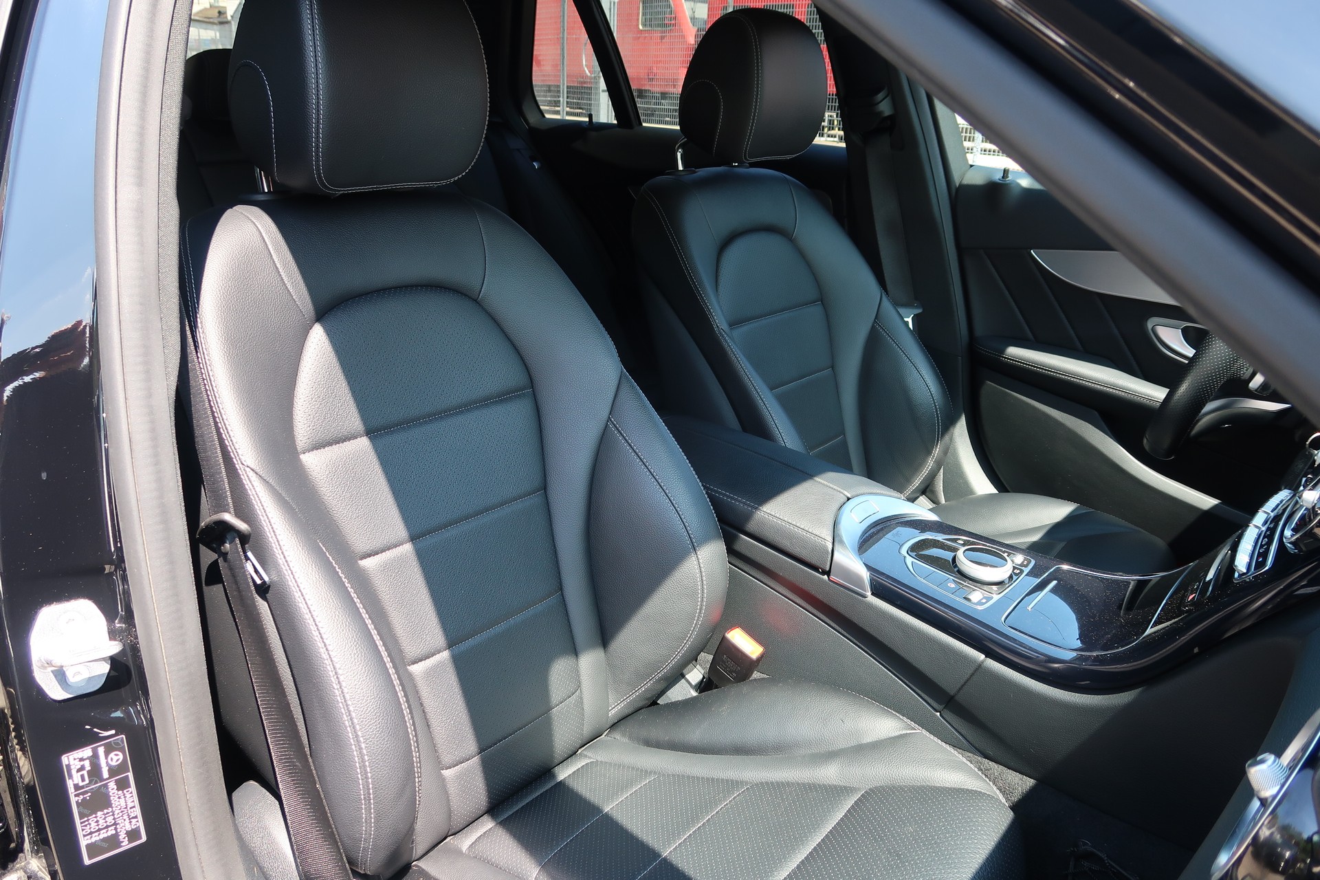 MERCEDES-BENZ C 200 AMG Line 4Matic 9G-Tronic-image-13