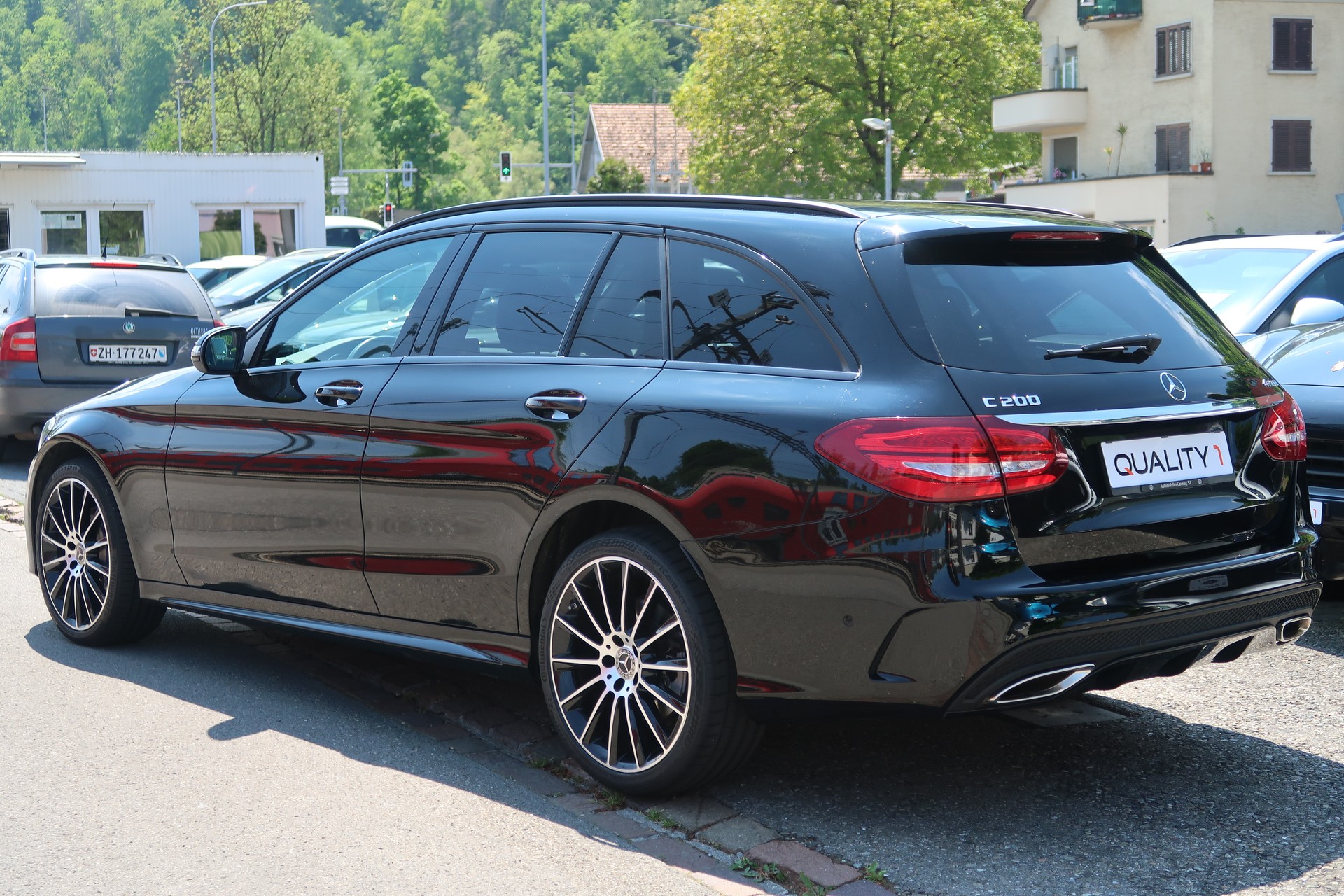 MERCEDES-BENZ C 200 AMG Line 4Matic 9G-Tronic-image-4