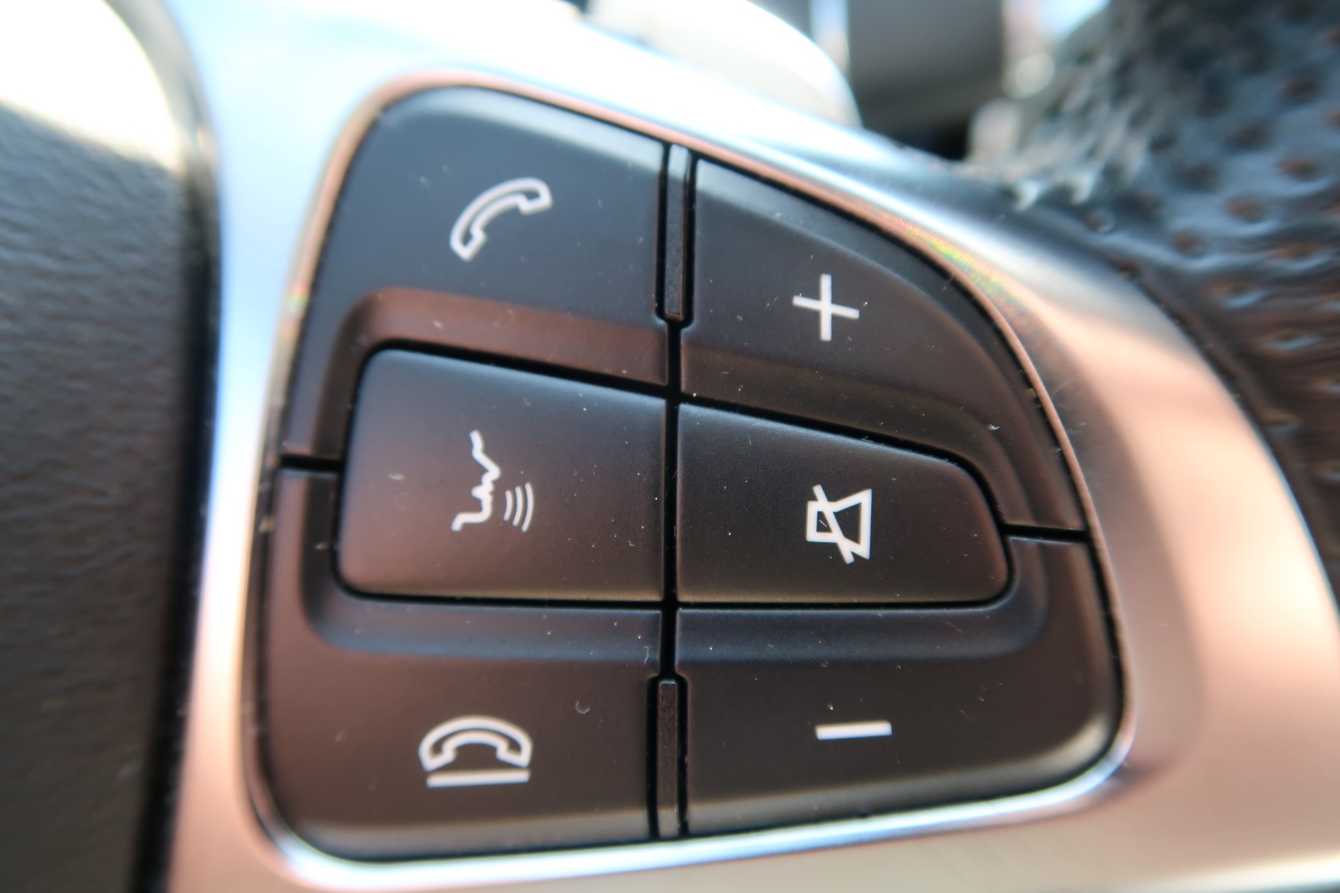 MERCEDES-BENZ C 200 AMG Line 4Matic 9G-Tronic-image-15