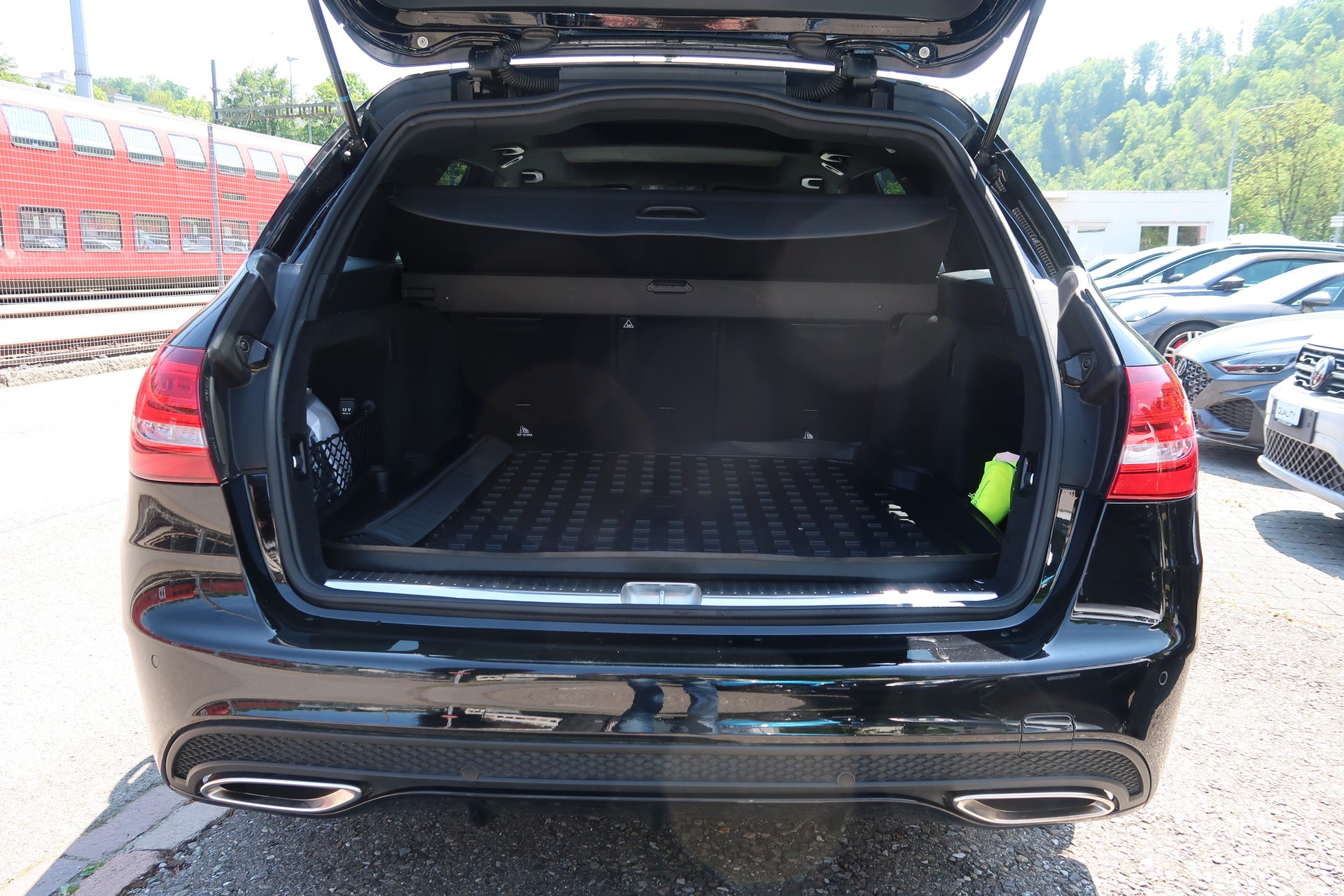 MERCEDES-BENZ C 200 AMG Line 4Matic 9G-Tronic-image-11