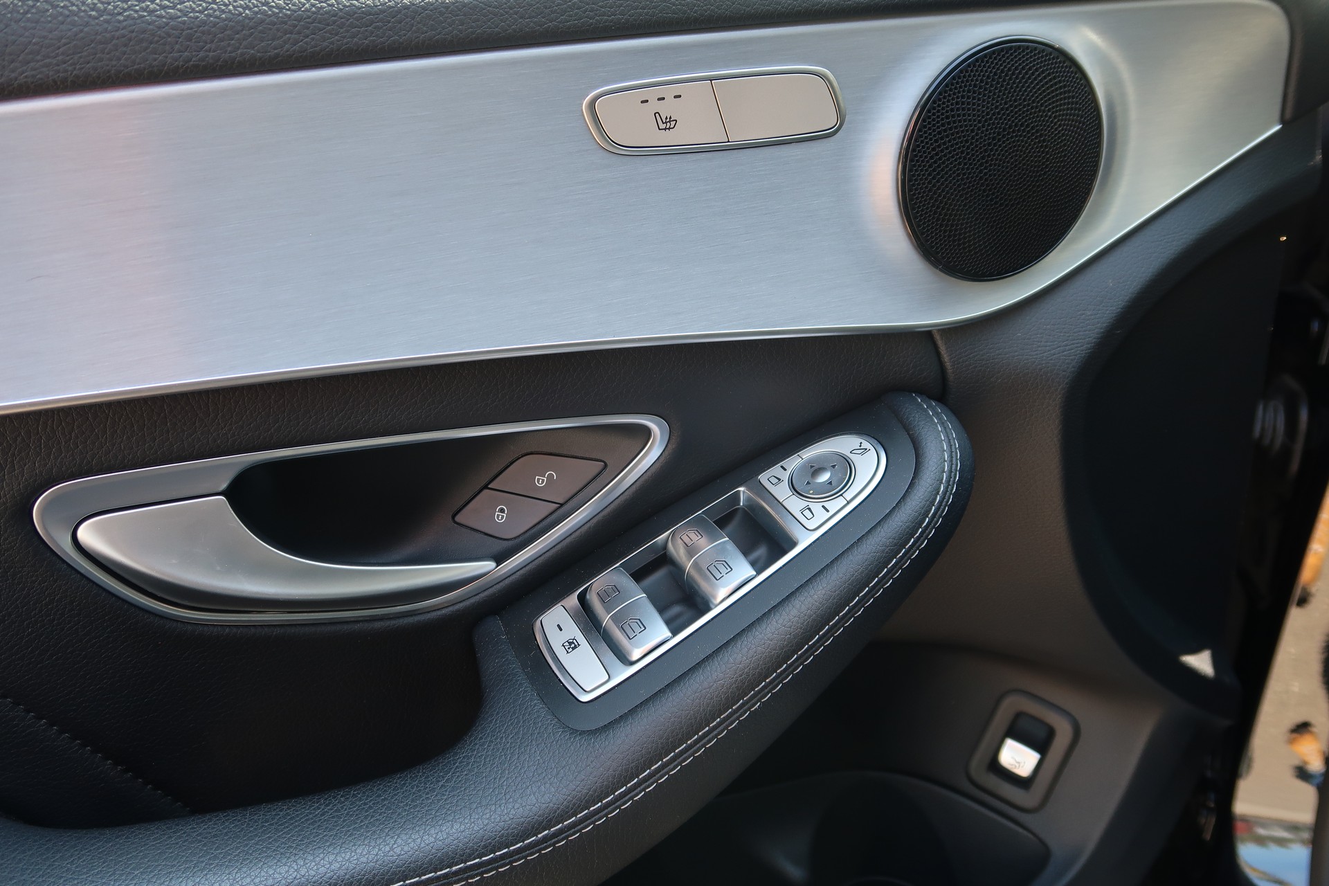 MERCEDES-BENZ C 200 AMG Line 4Matic 9G-Tronic-image-7