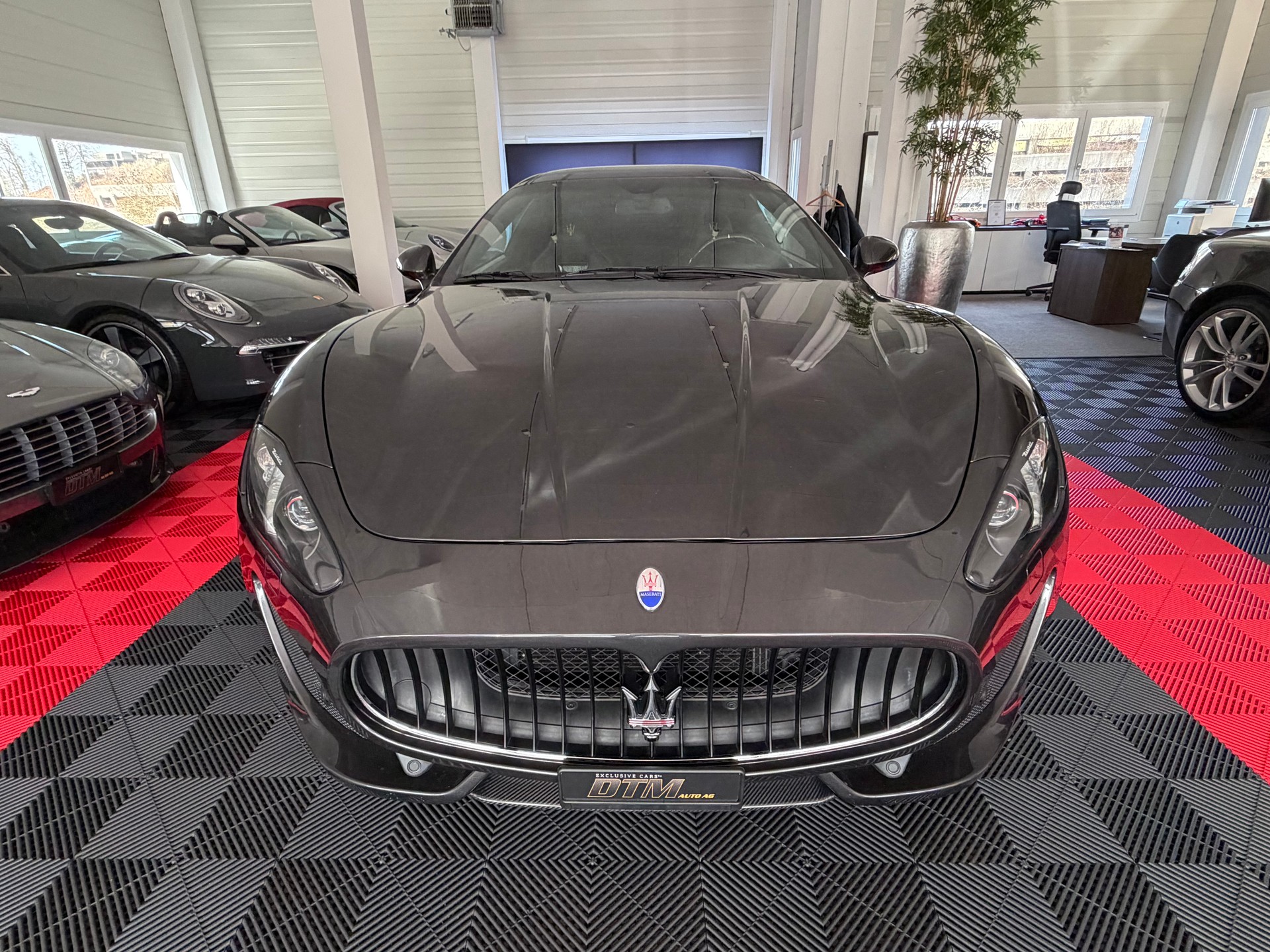 MASERATI GranTurismo Sport-showroom-element-1