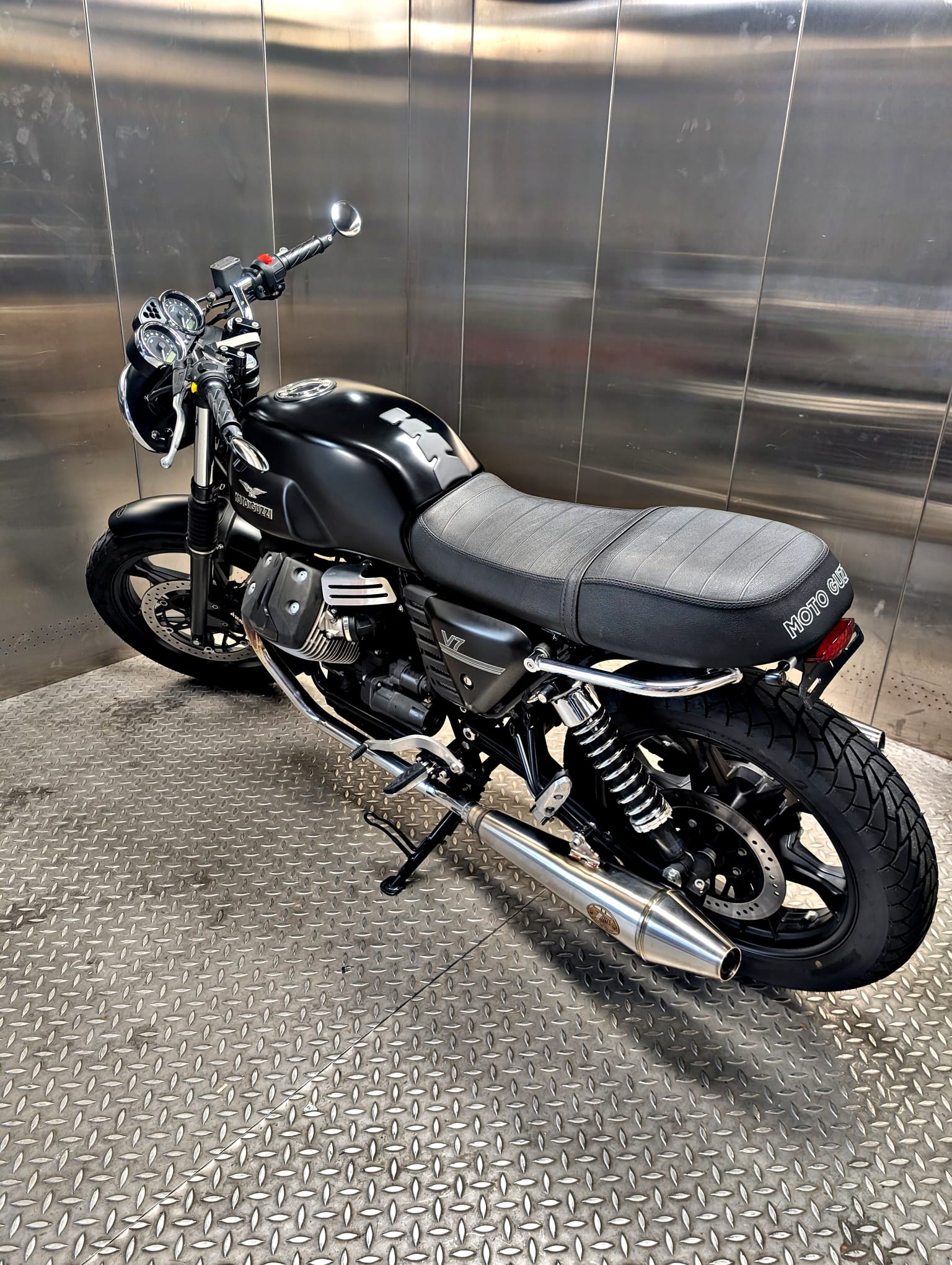 MOTO GUZZI 750-image-3