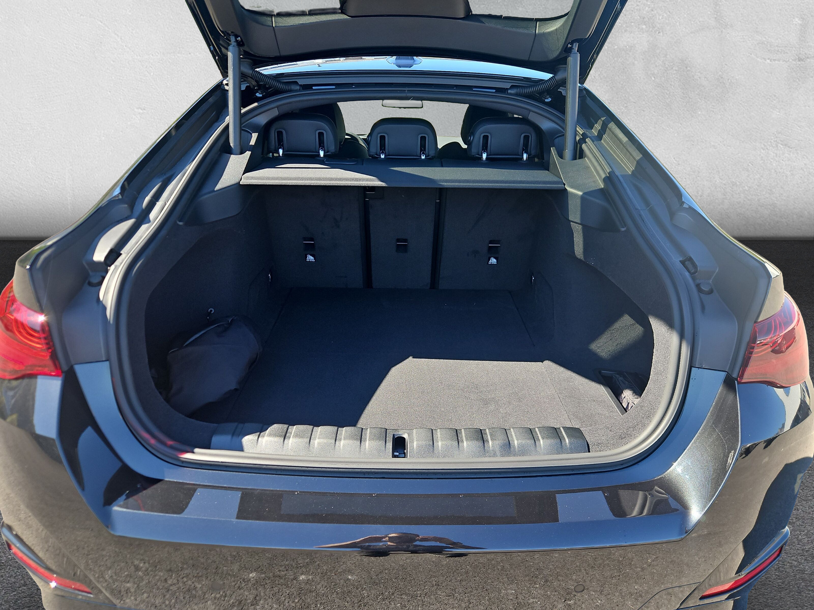 BMW i4 eDrive 40 Edition M Sport-image-9