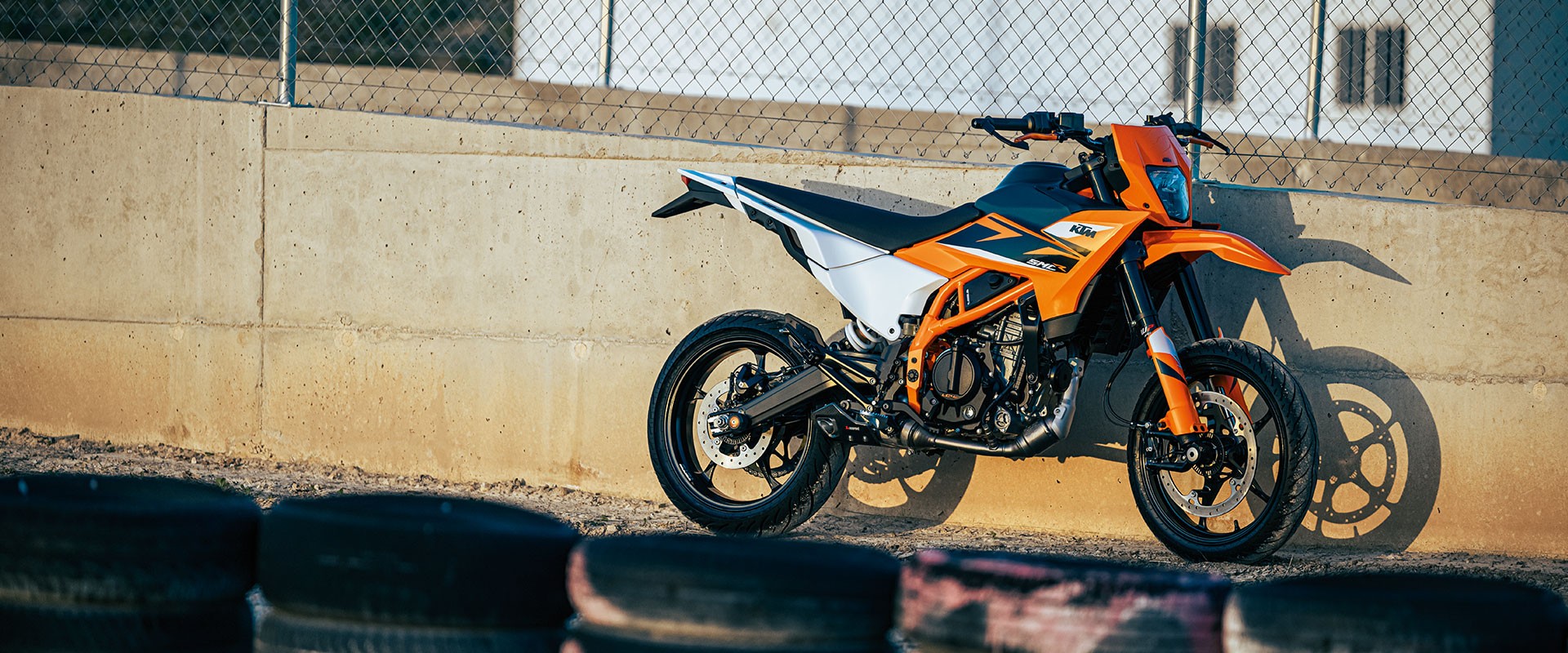 KTM 125 SMC R-showroom-element-1