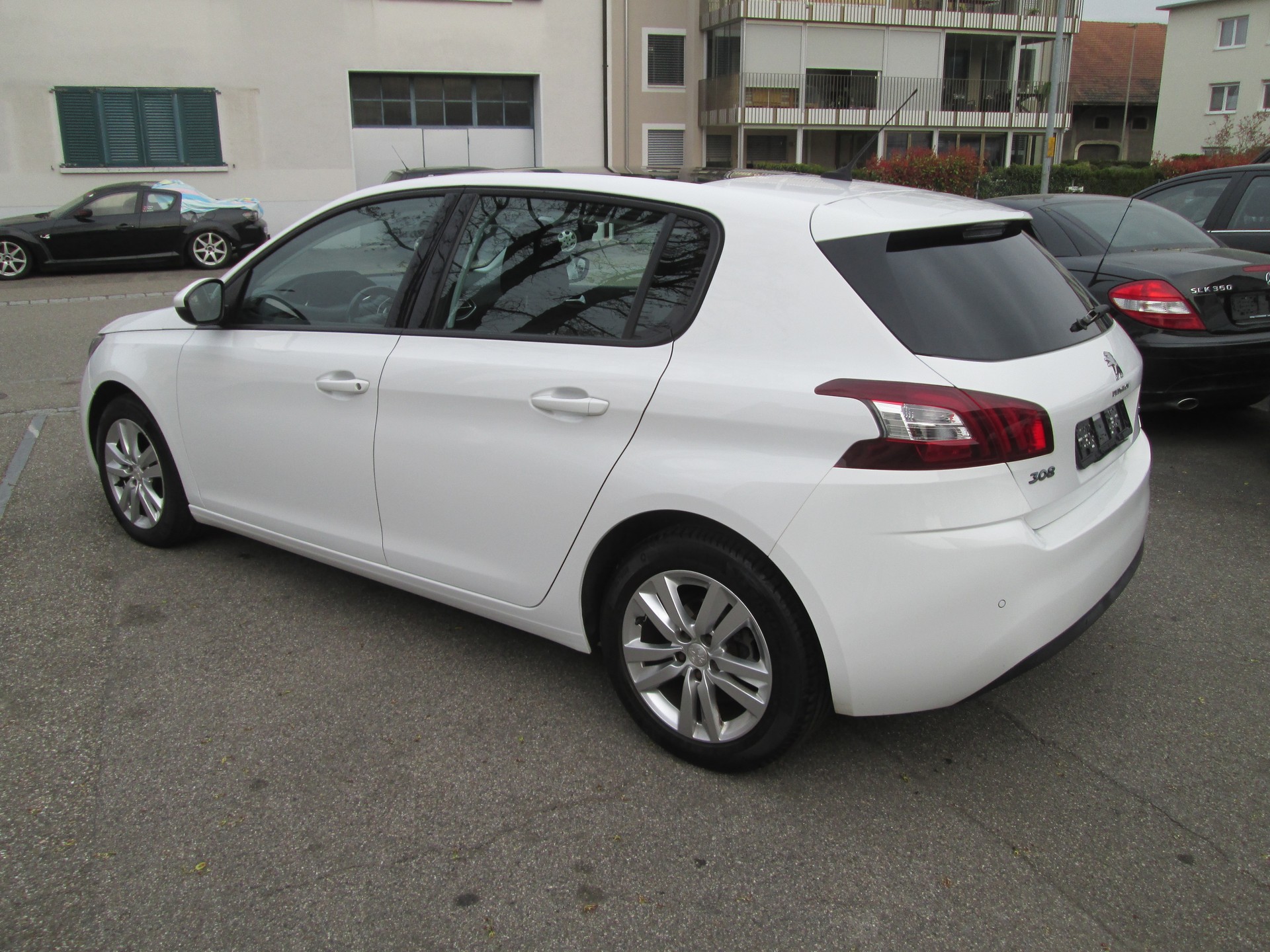 PEUGEOT 308 1.2 THP Active-image-1