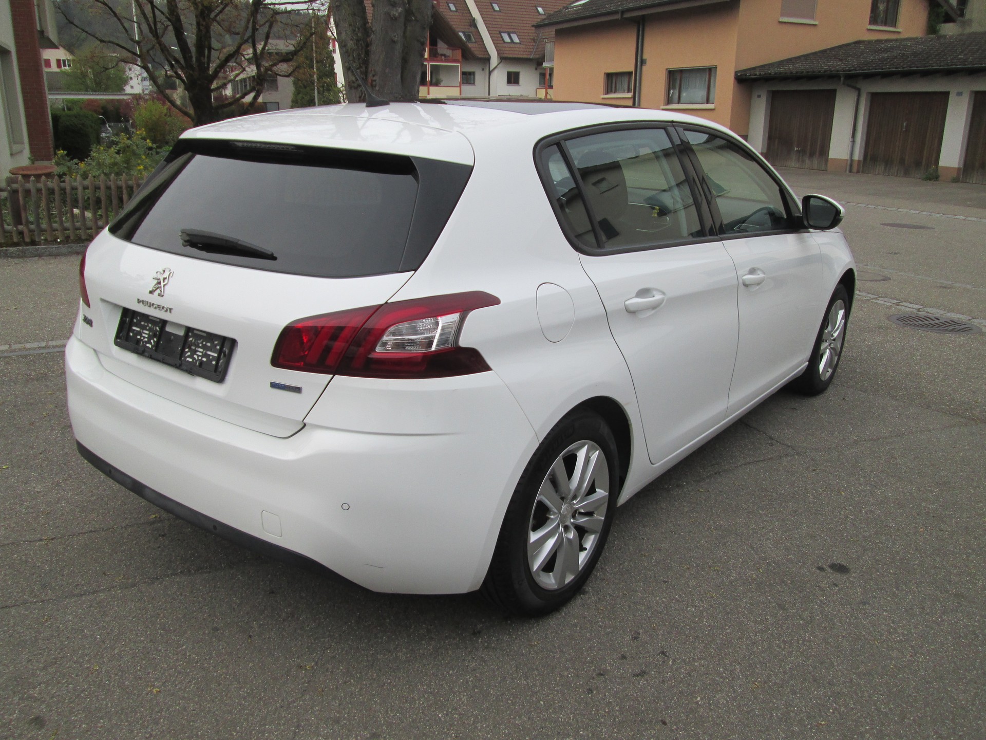 PEUGEOT 308 1.2 THP Active-image-2