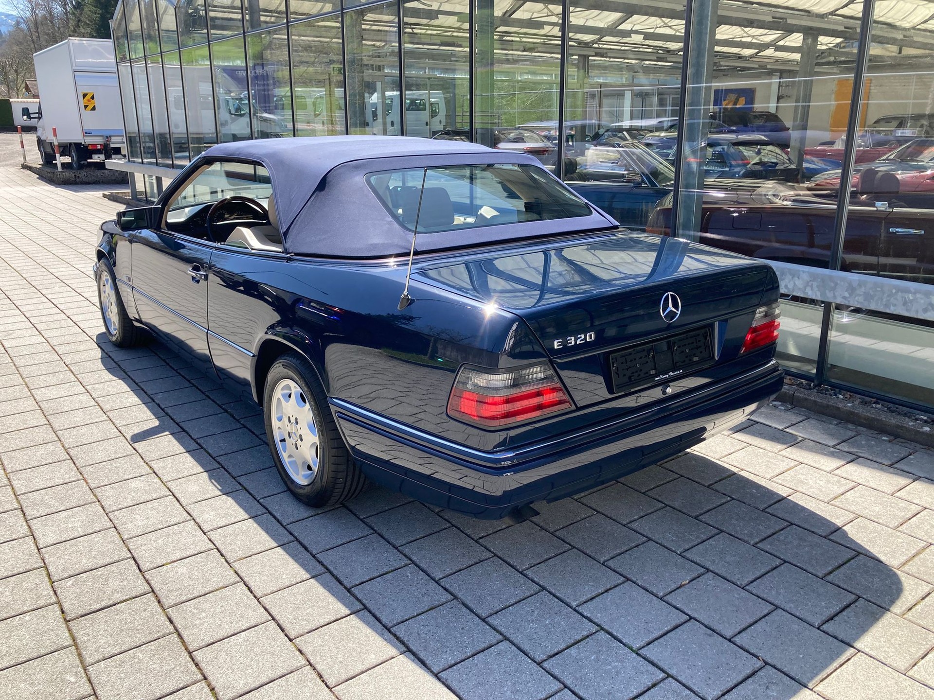 MERCEDES-BENZ E 320 Cabrio-image-8
