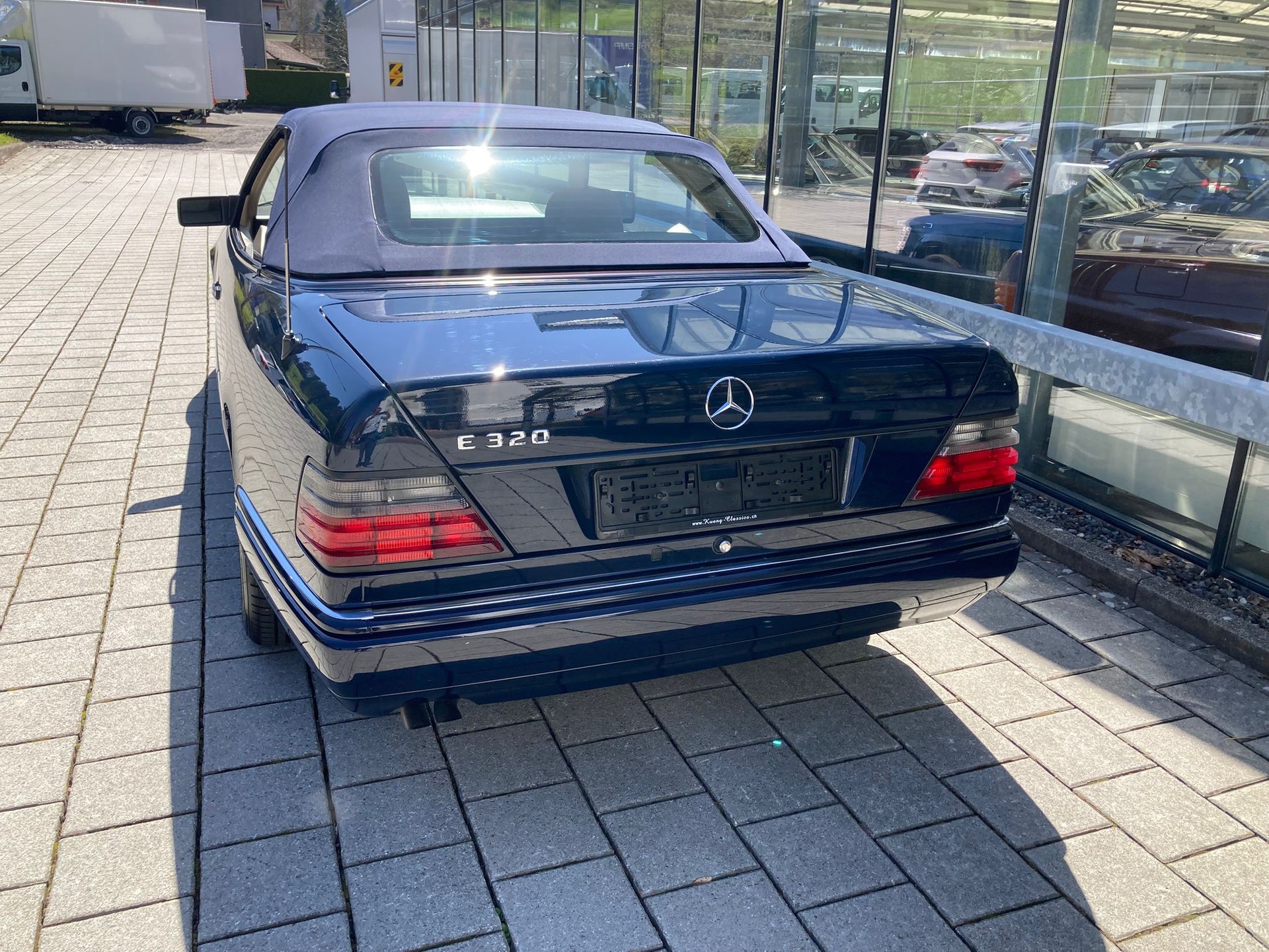 MERCEDES-BENZ E 320 Cabrio-image-7