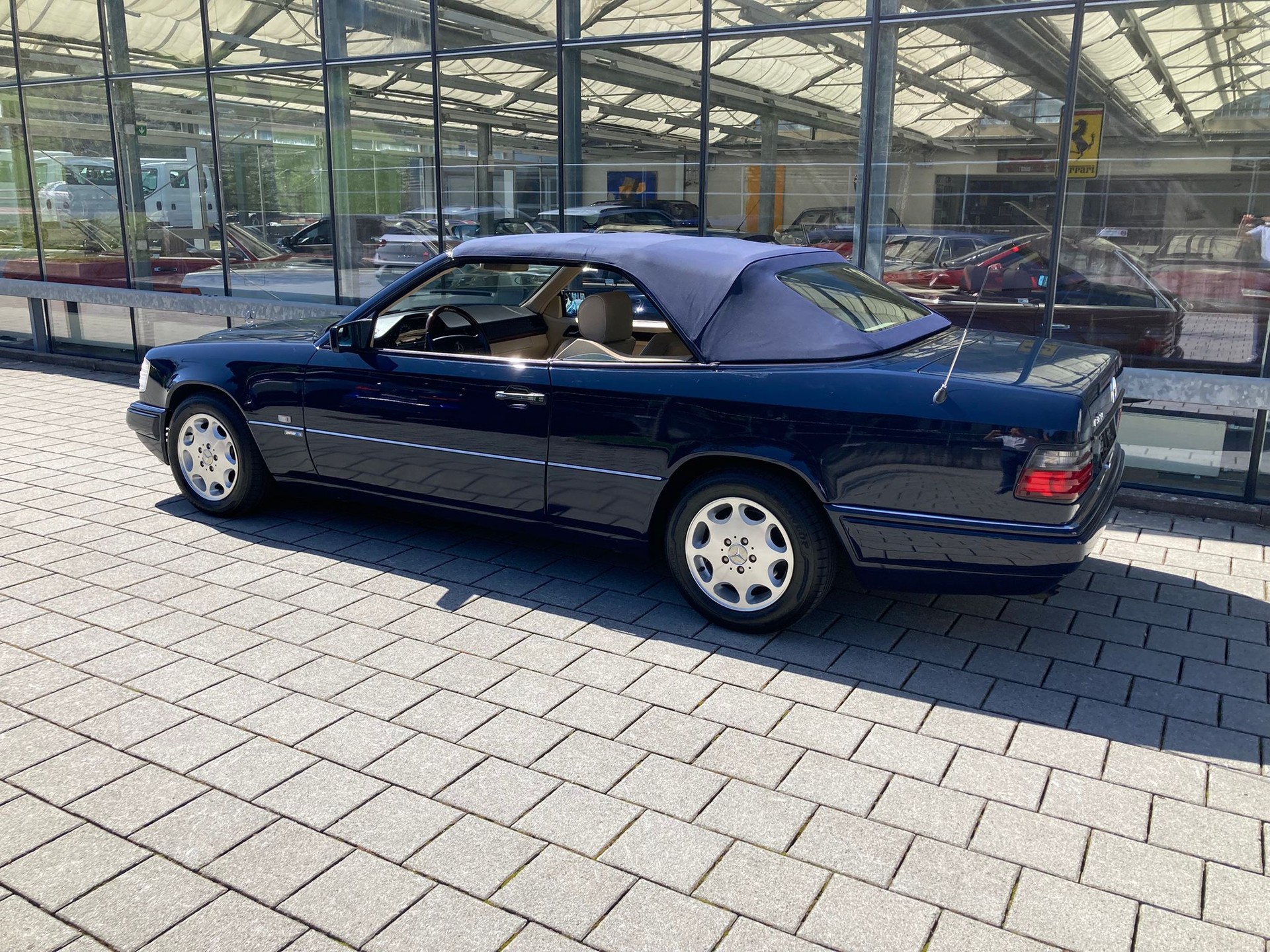 MERCEDES-BENZ E 320 Cabrio-image-9