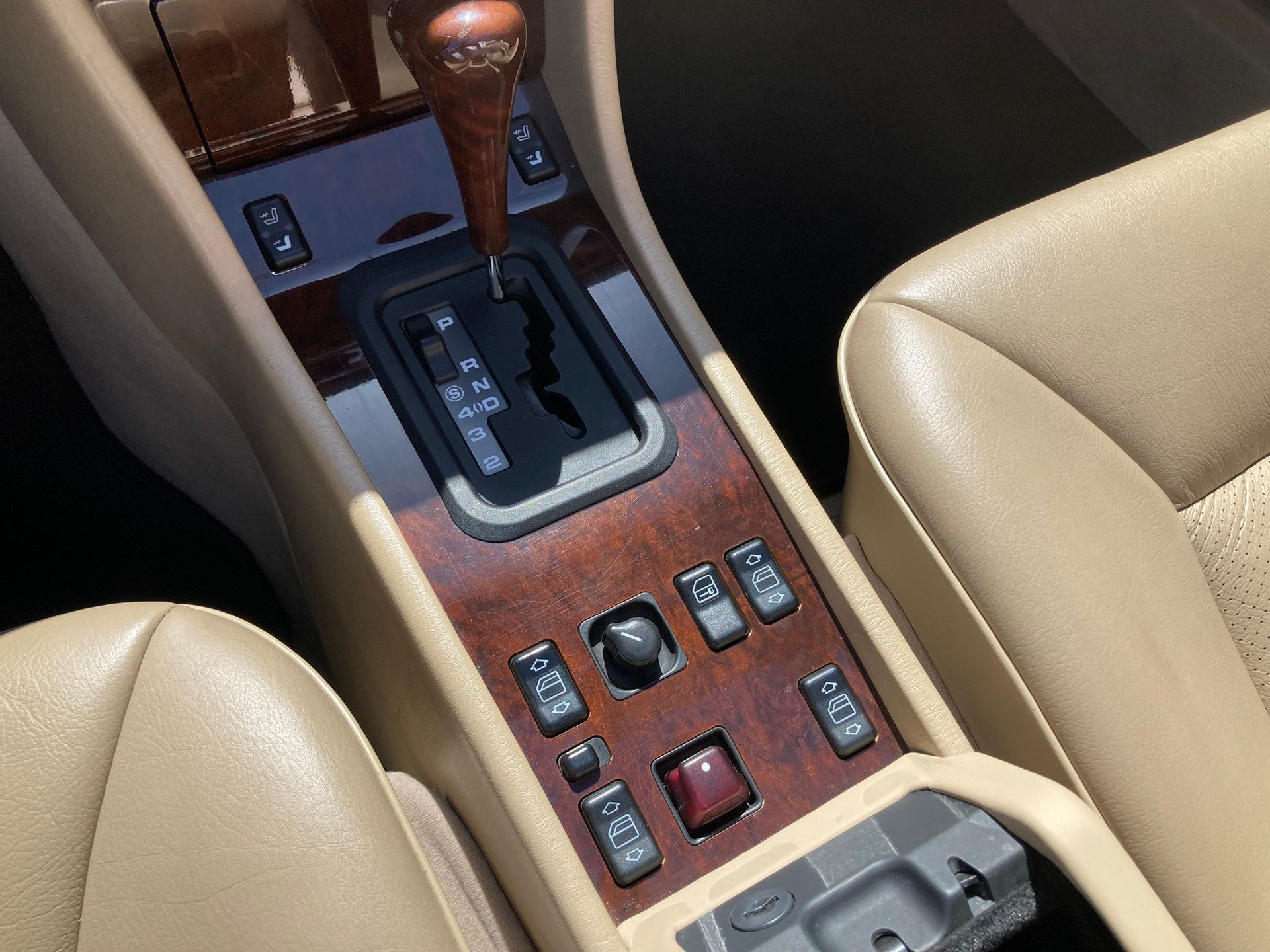 MERCEDES-BENZ E 320 Cabrio-image-11