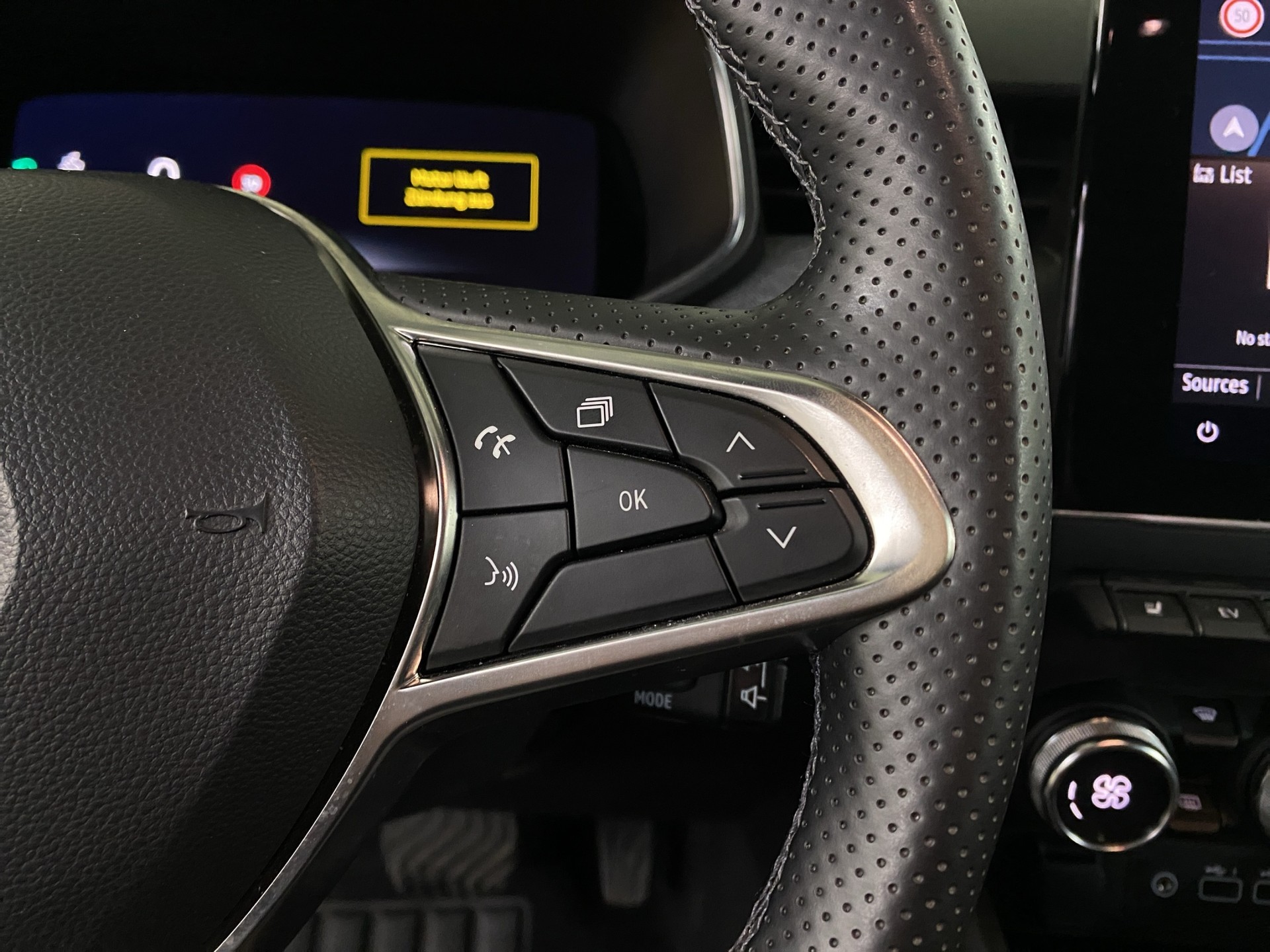 RENAULT Clio 1.6 E-Tech Techno-image-17
