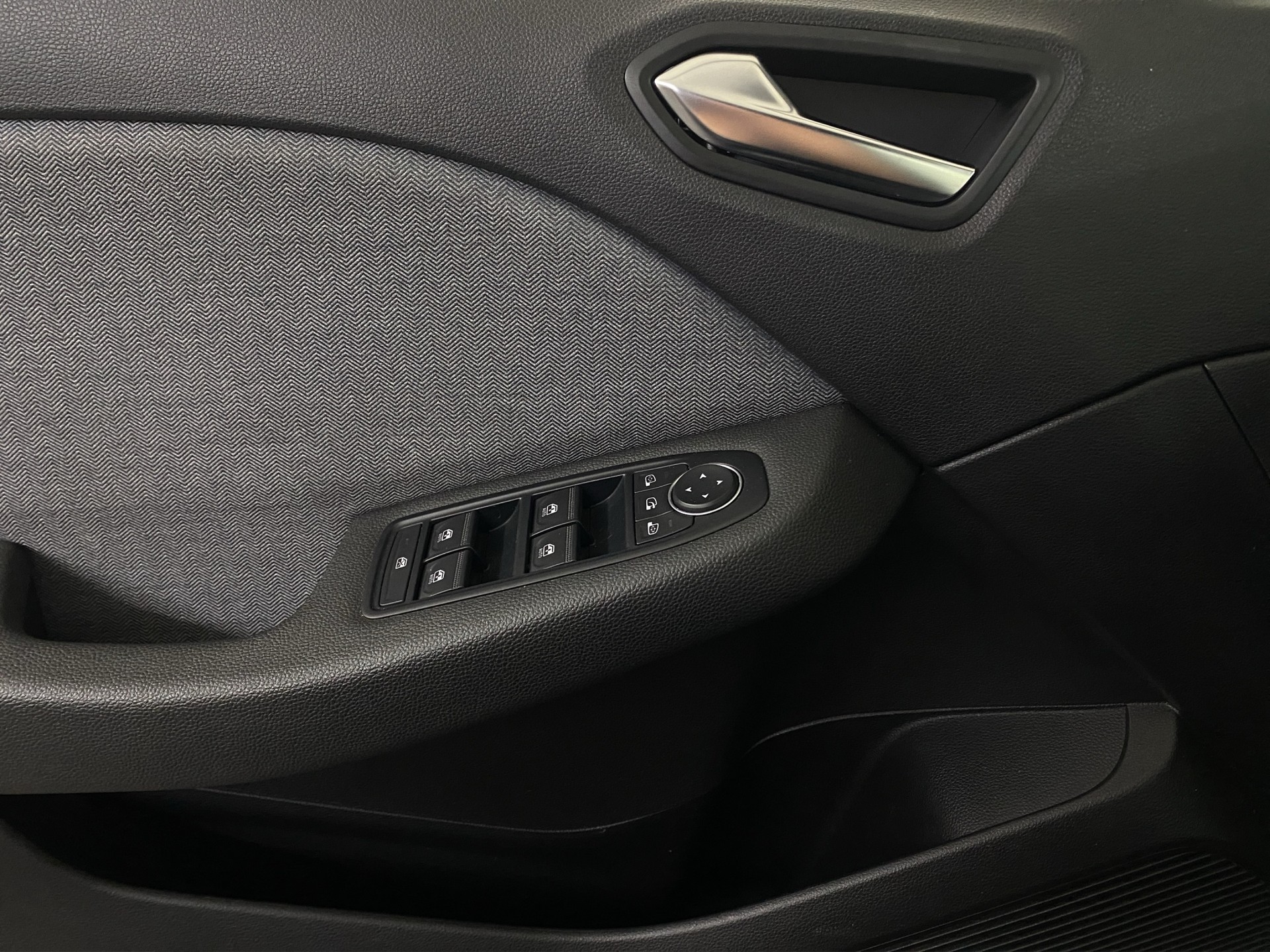RENAULT Clio 1.6 E-Tech Techno-image-21