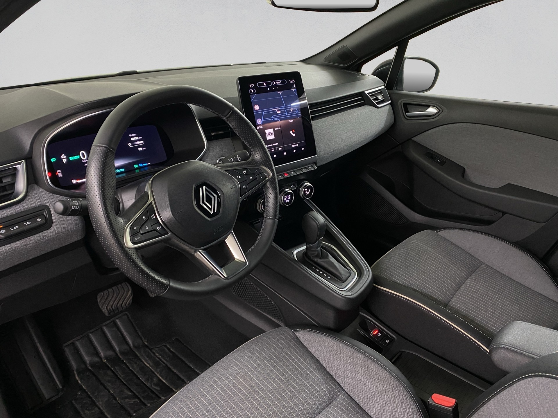 RENAULT Clio 1.6 E-Tech Techno-image-11
