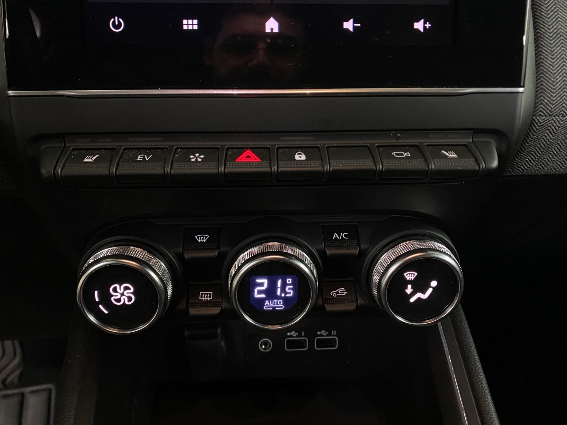 RENAULT Clio 1.6 E-Tech Techno-image-19