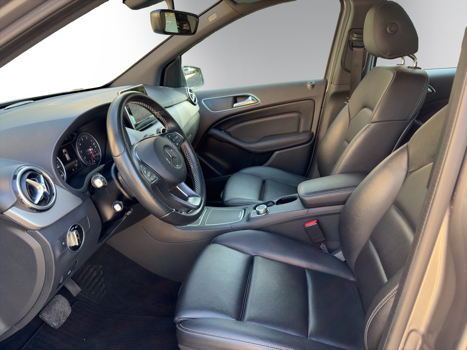 MERCEDES-BENZ B 180 Urban-image-4