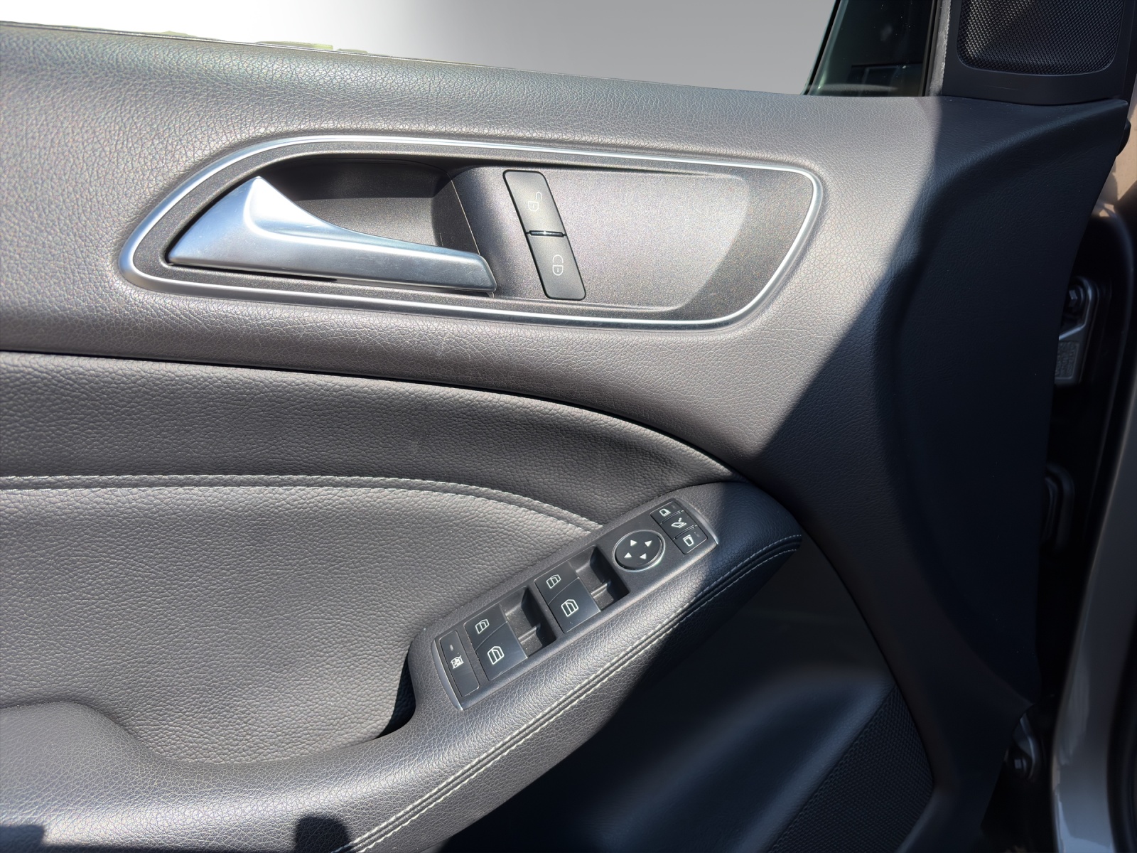 MERCEDES-BENZ B 180 Urban-image-5