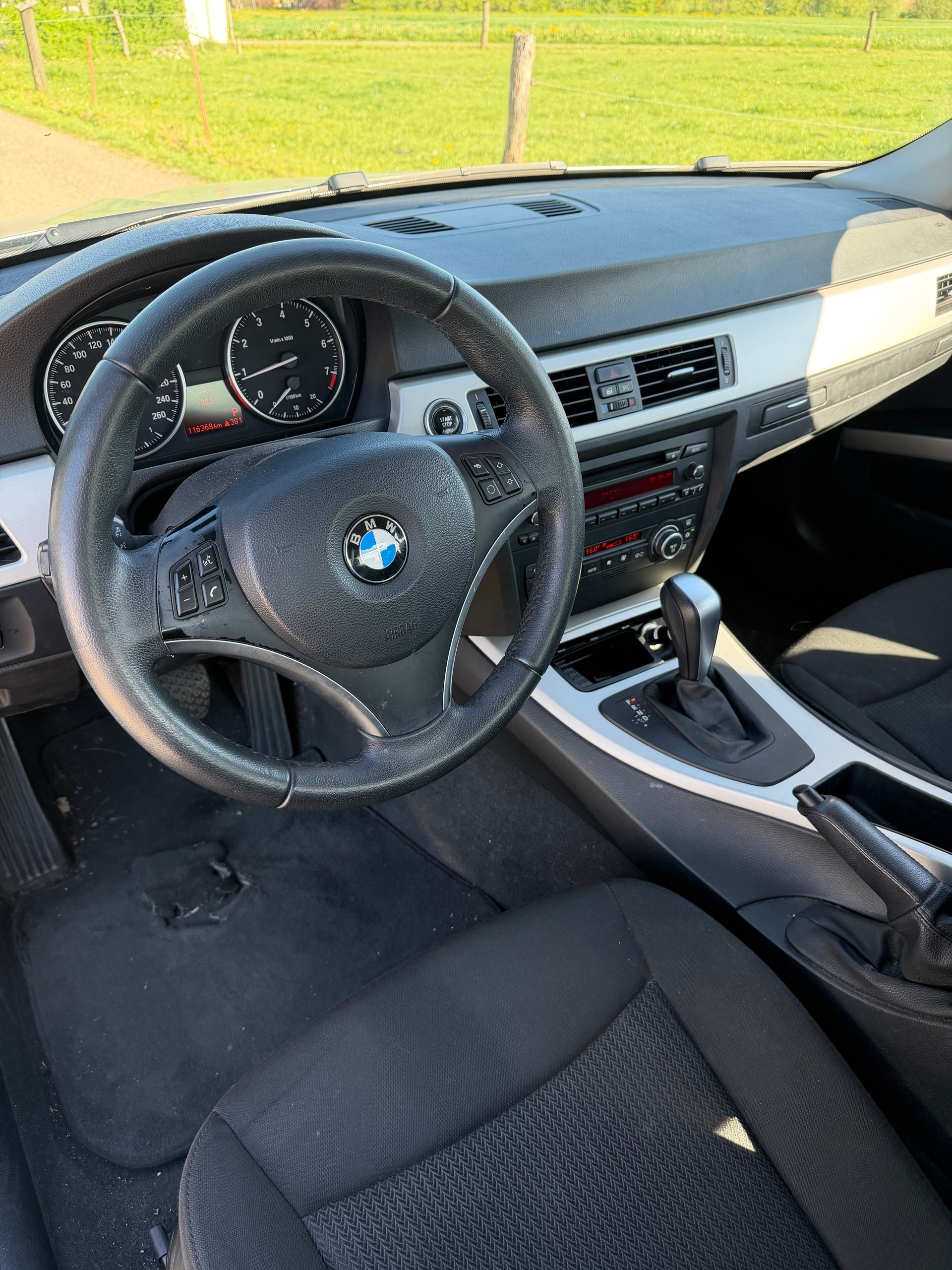 BMW 320i Access Steptronic-image-8