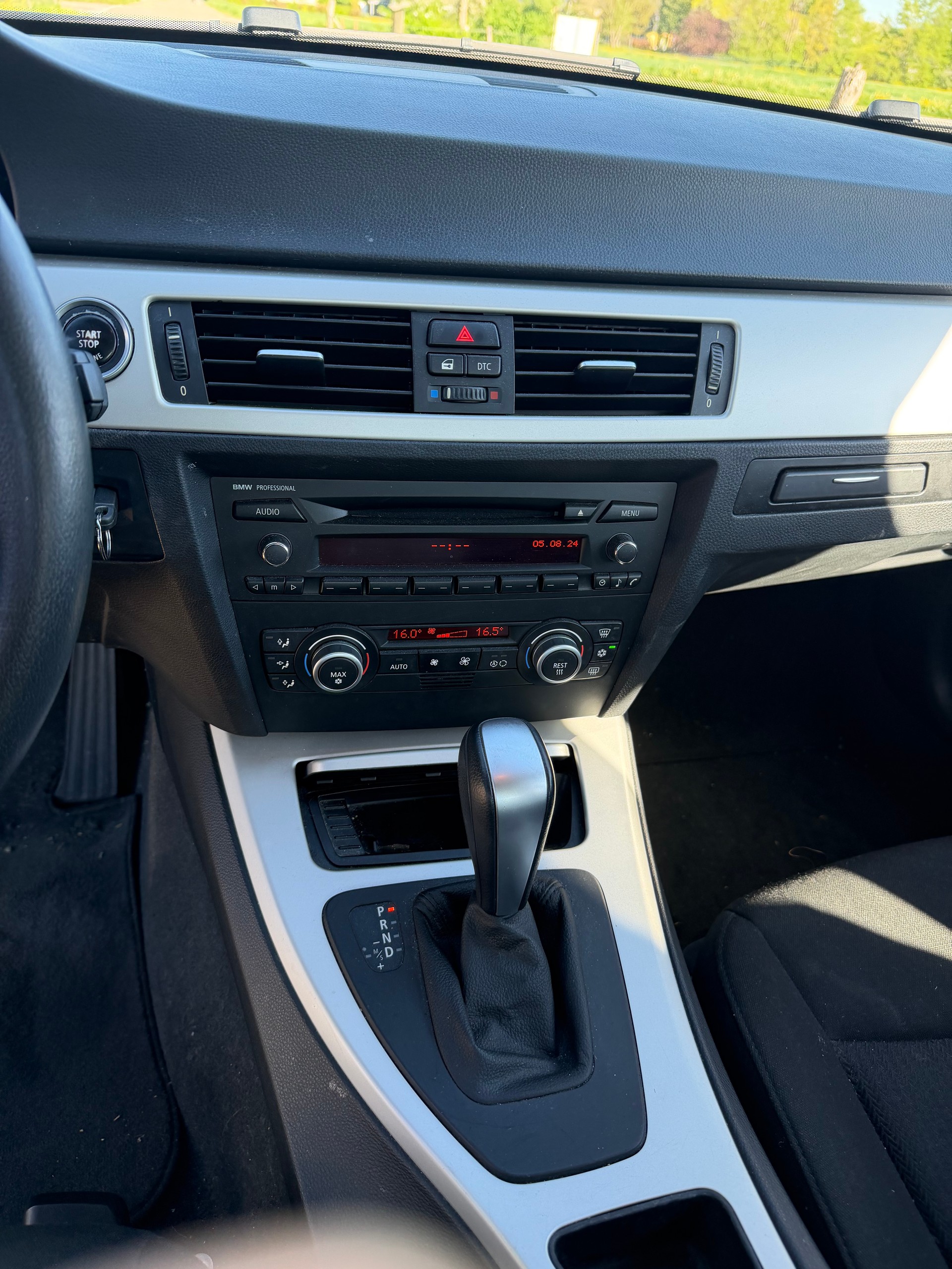 BMW 320i Access Steptronic-image-10