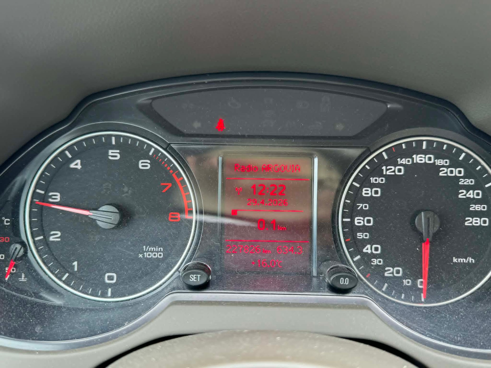 AUDI Q5 2.0 TFSI quattro-image-13