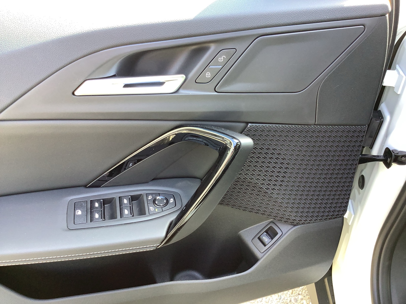BMW X1 sDrive 18i-image-19