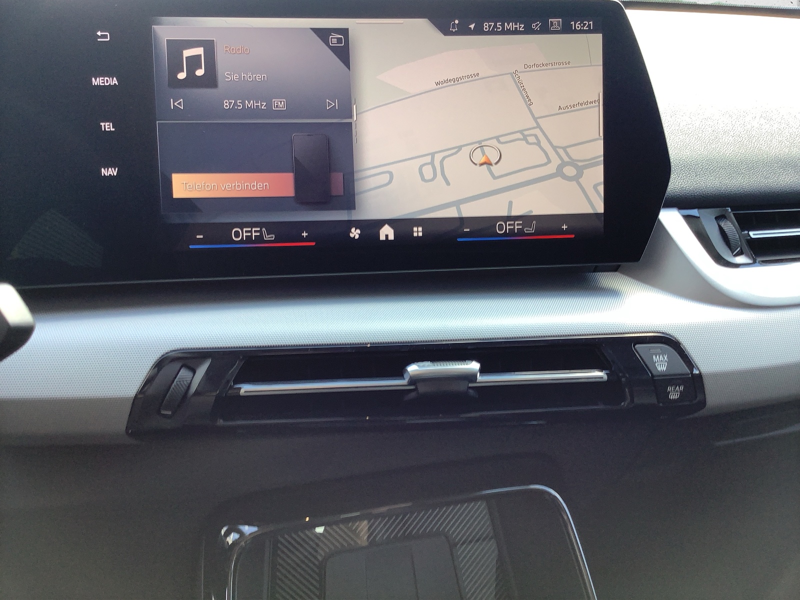 BMW X1 sDrive 18i-image-16