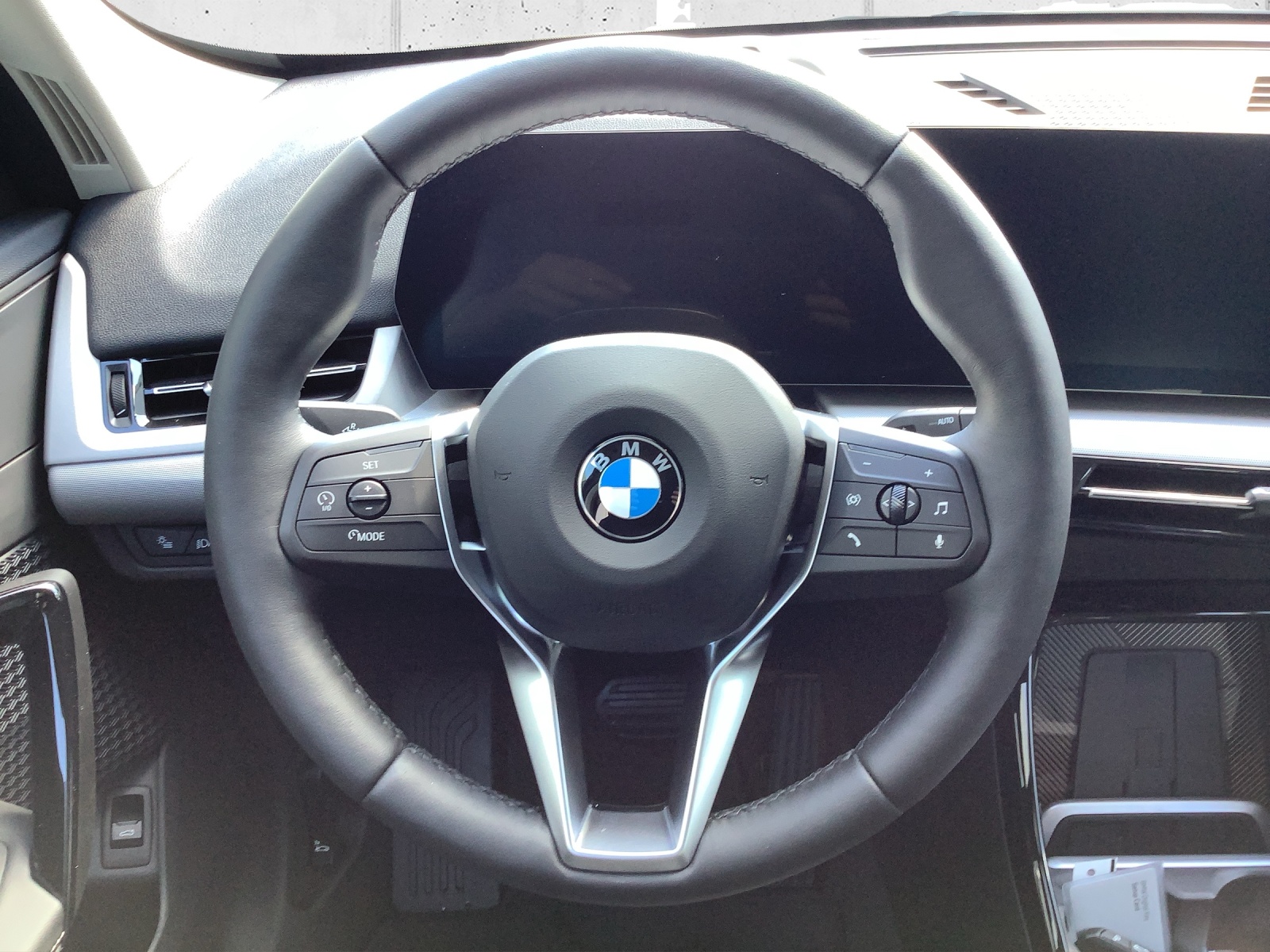 BMW X1 sDrive 18i-image-13