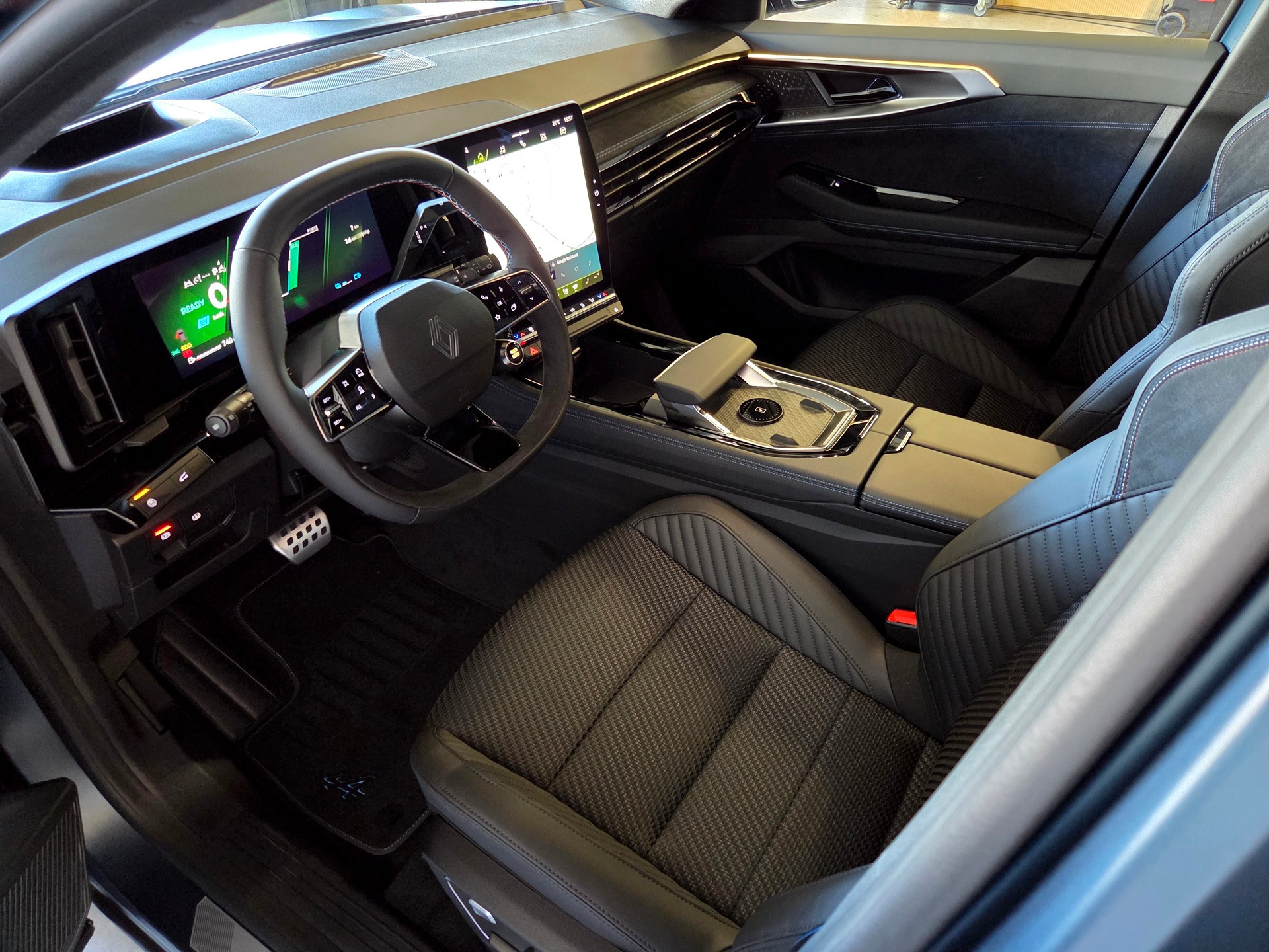 RENAULT Austral 1.2 E-Tech esprit Alpine-showroom-element-3