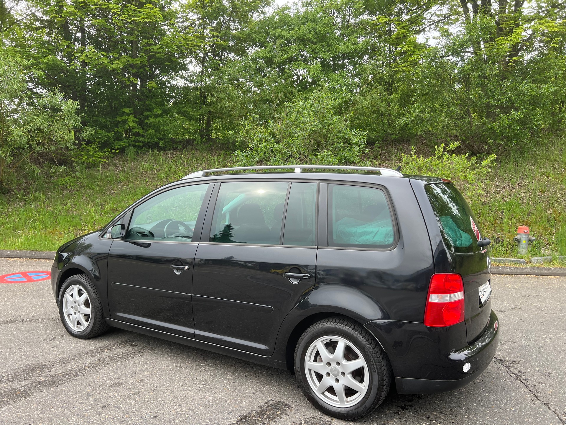 VW Touran 2.0 TDI Highline-image-4