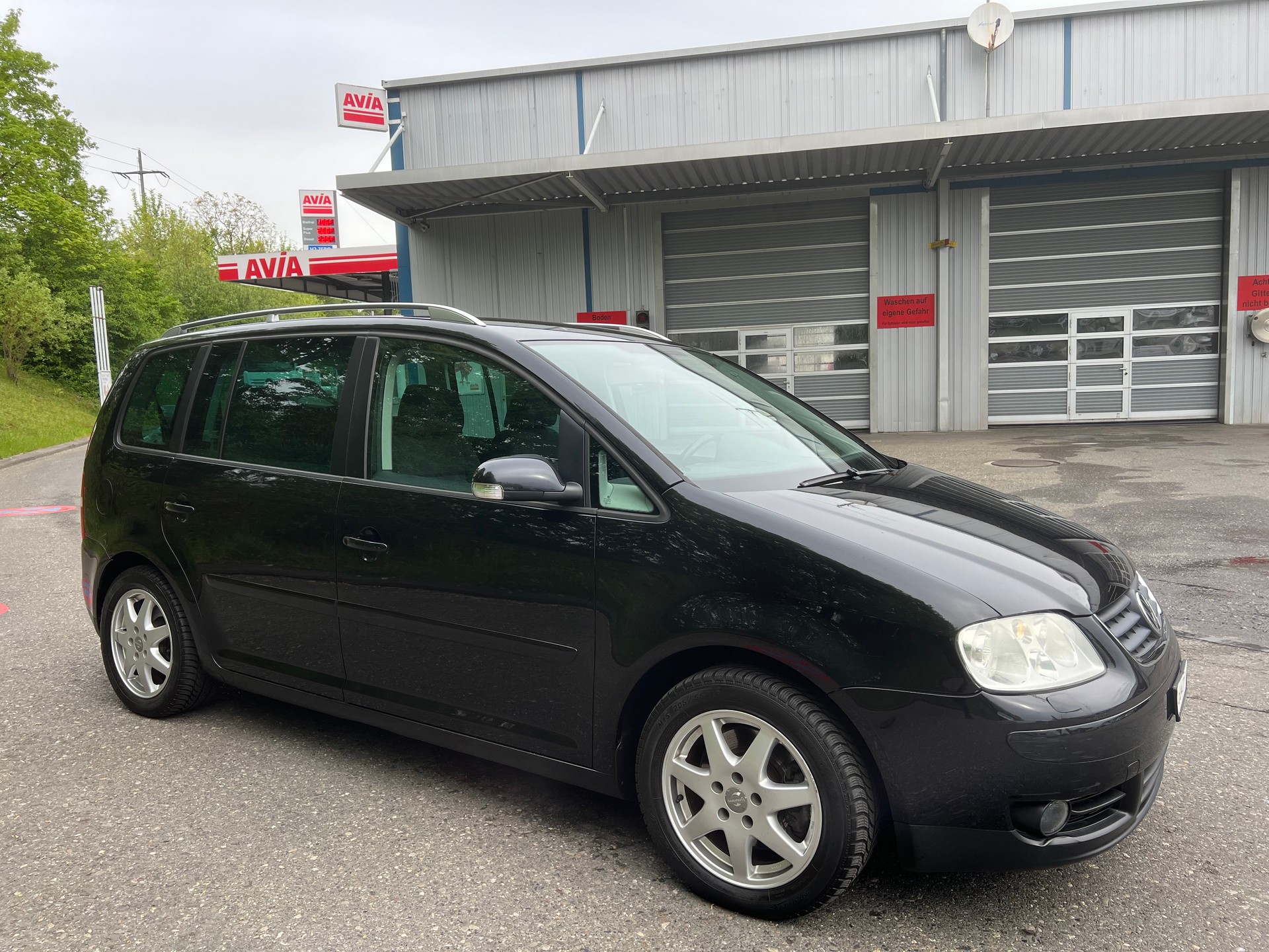 VW Touran 2.0 TDI Highline-showroom-element-2