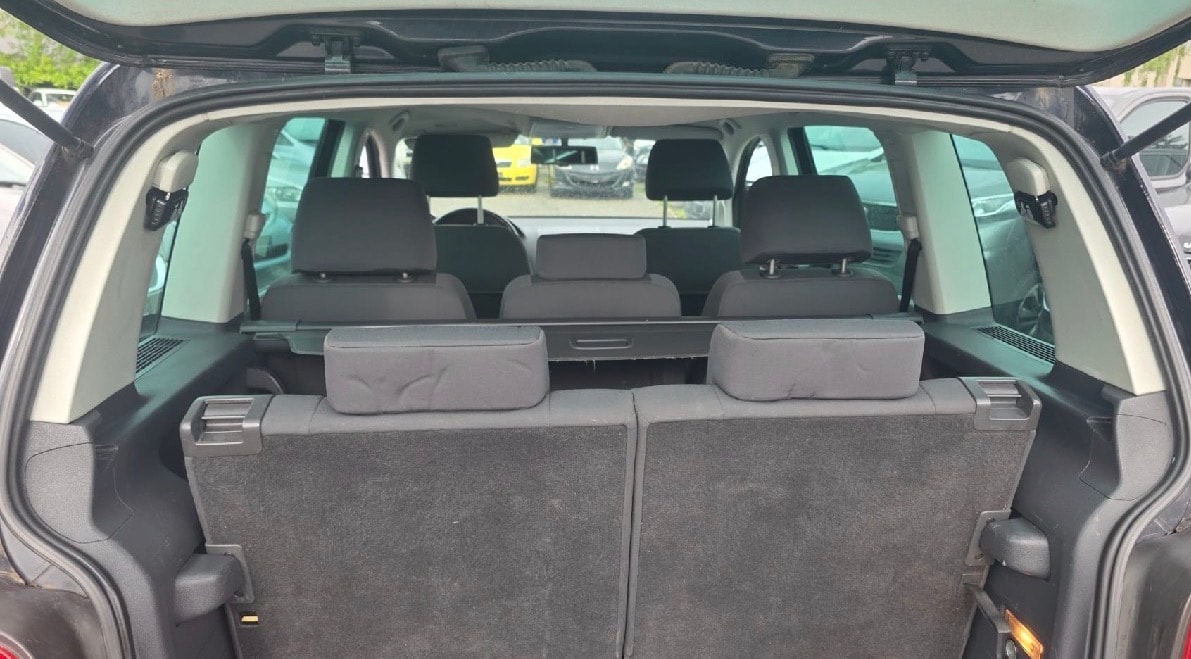 VW Touran 2.0 TDI Highline-image-10