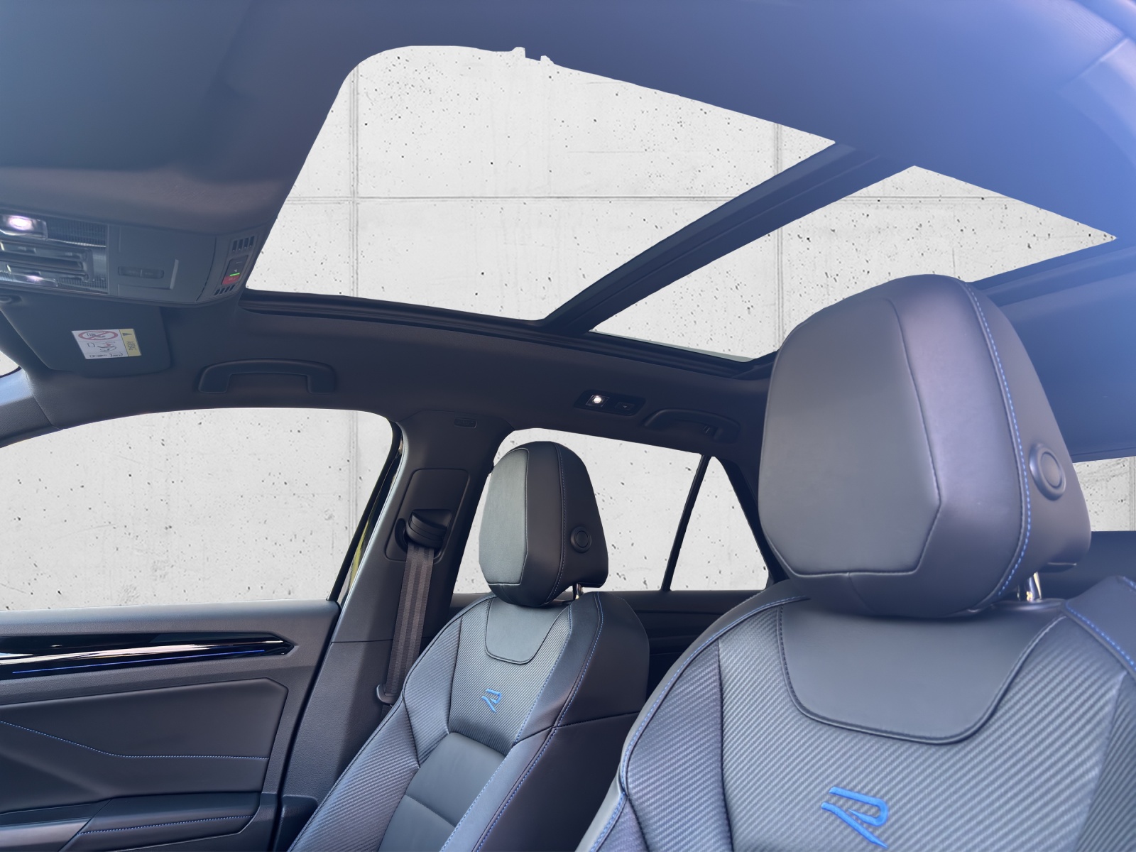 VW New T-Roc 2.0 TSI R DSG 4Motion mit AHK & Akrapovic-image-9