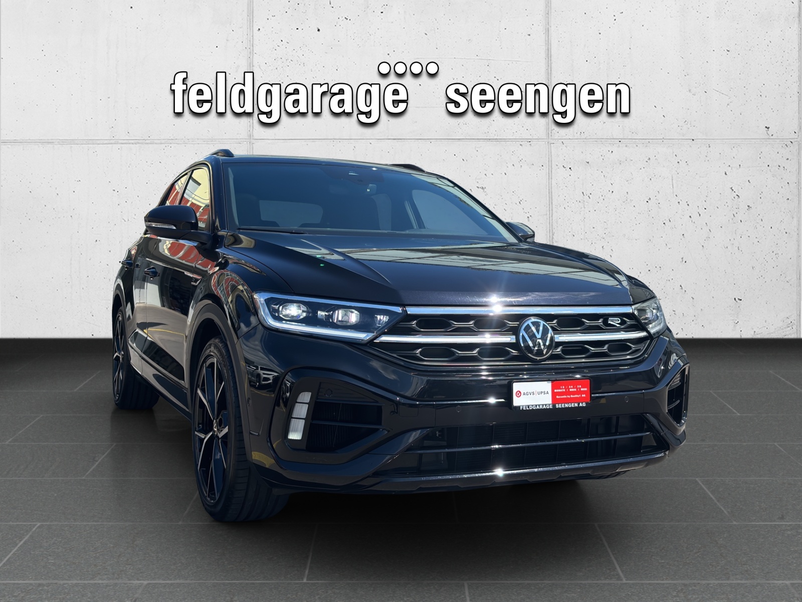 VW New T-Roc 2.0 TSI R DSG 4Motion mit AHK & Akrapovic-image-2