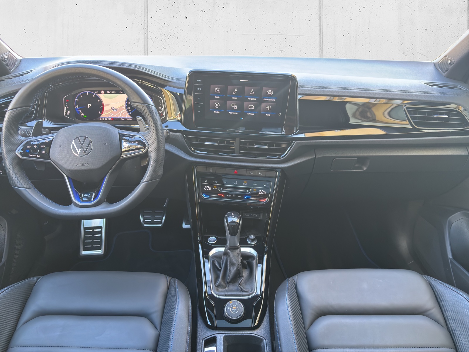 VW New T-Roc 2.0 TSI R DSG 4Motion mit AHK & Akrapovic-image-12