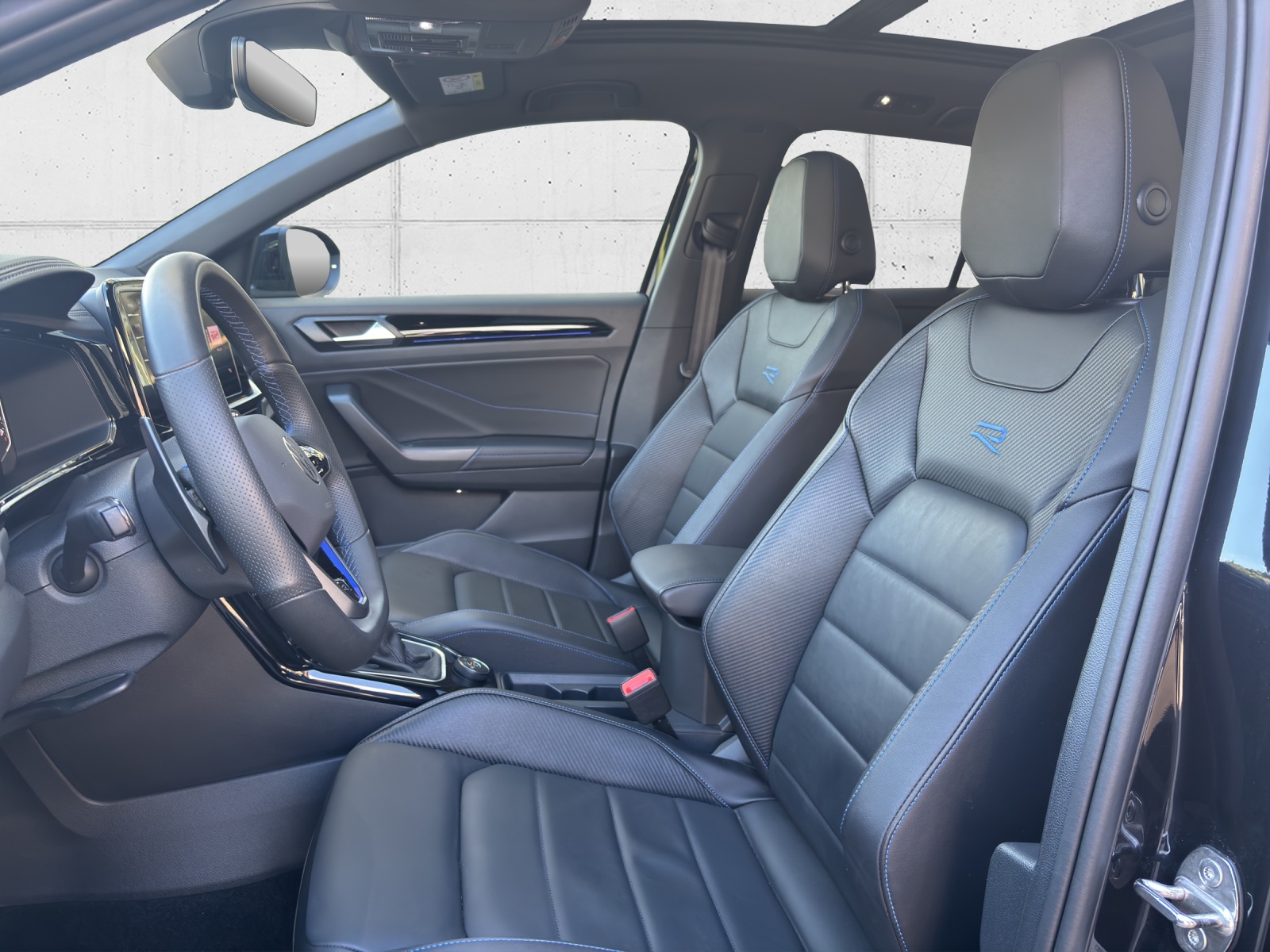 VW New T-Roc 2.0 TSI R DSG 4Motion mit AHK & Akrapovic-image-8