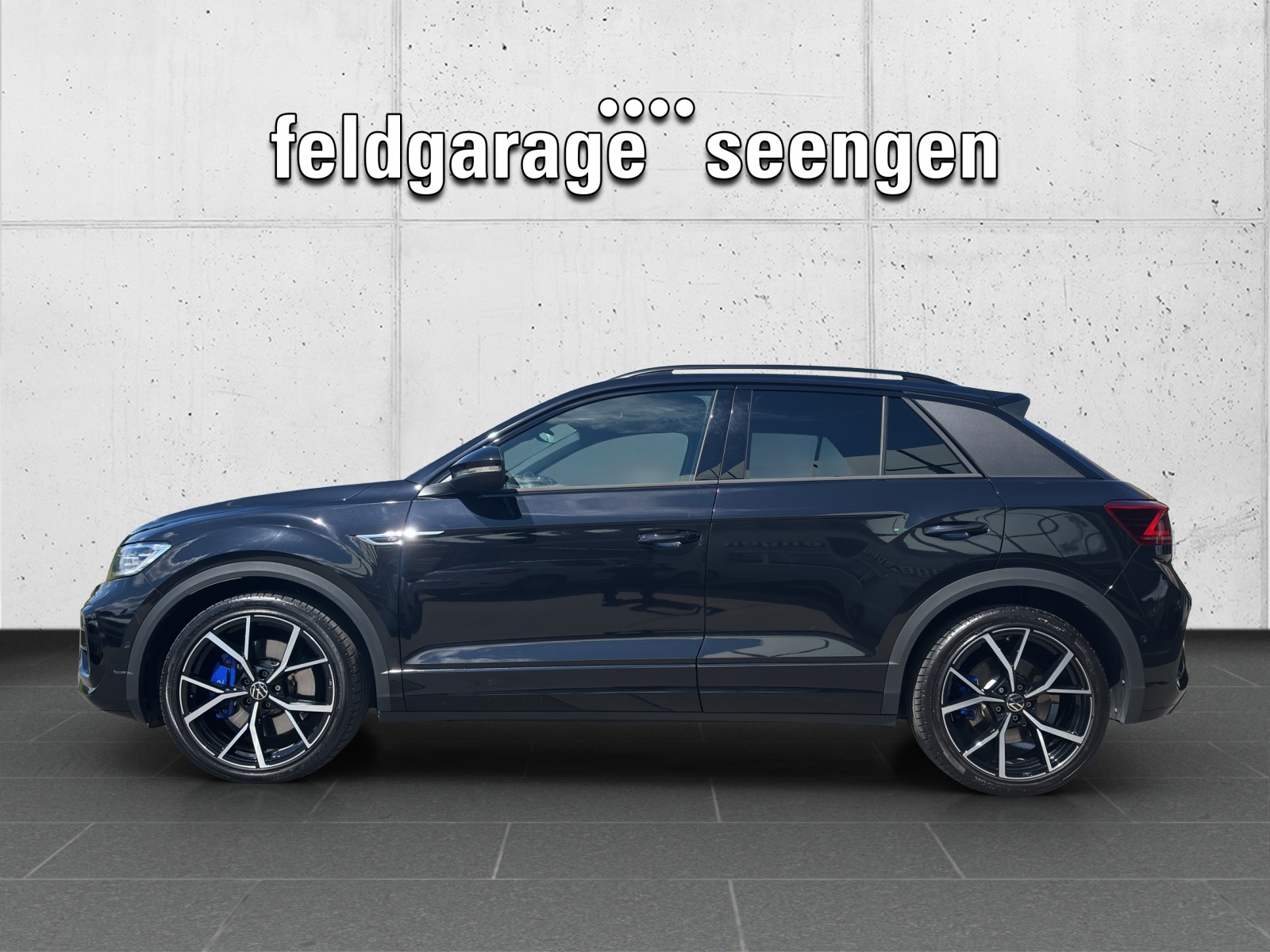 VW New T-Roc 2.0 TSI R DSG 4Motion mit AHK & Akrapovic-image-1