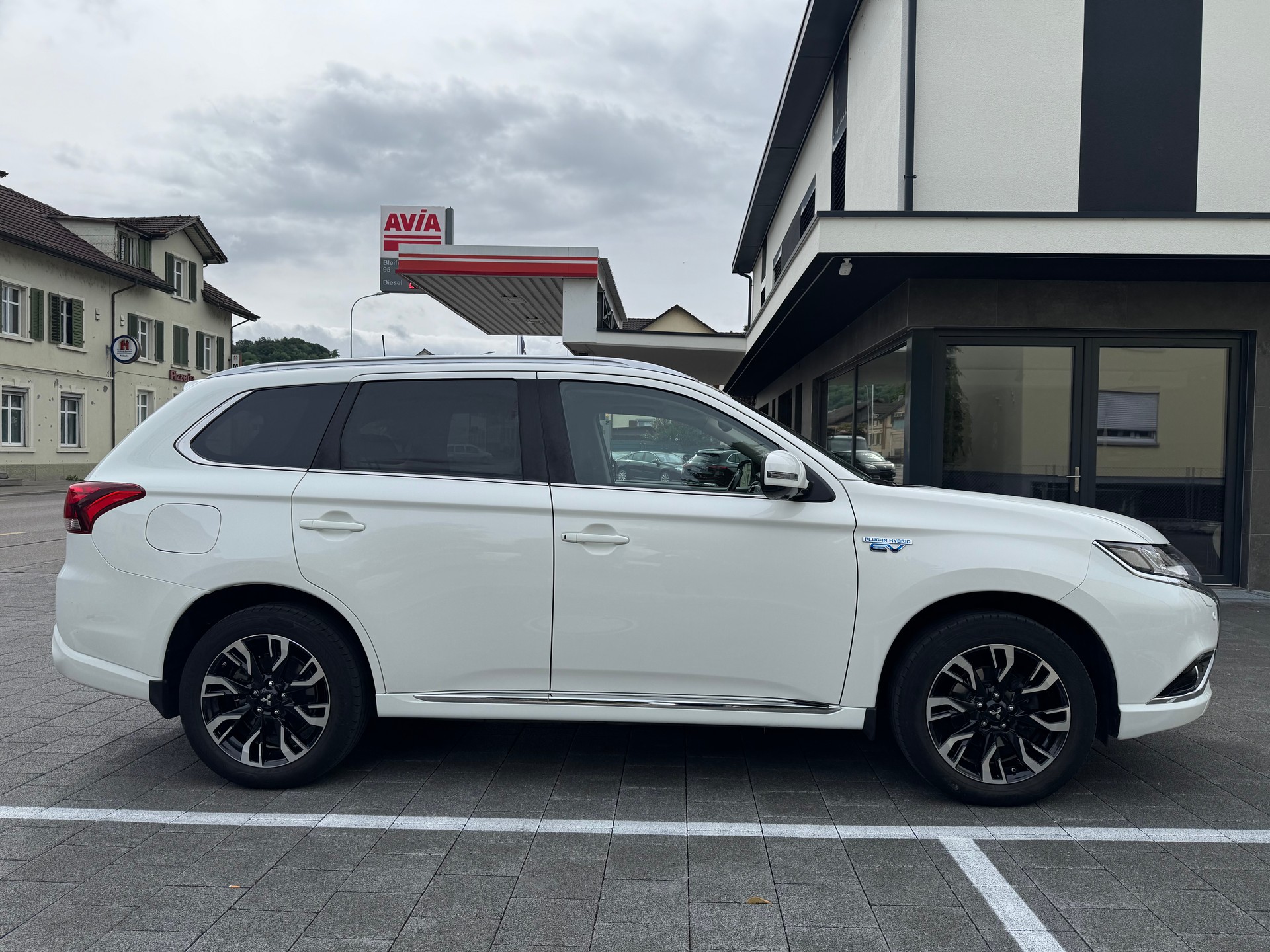MITSUBISHI Outlander 2.0 PHEV Diamond 4WD Automatic-image-5