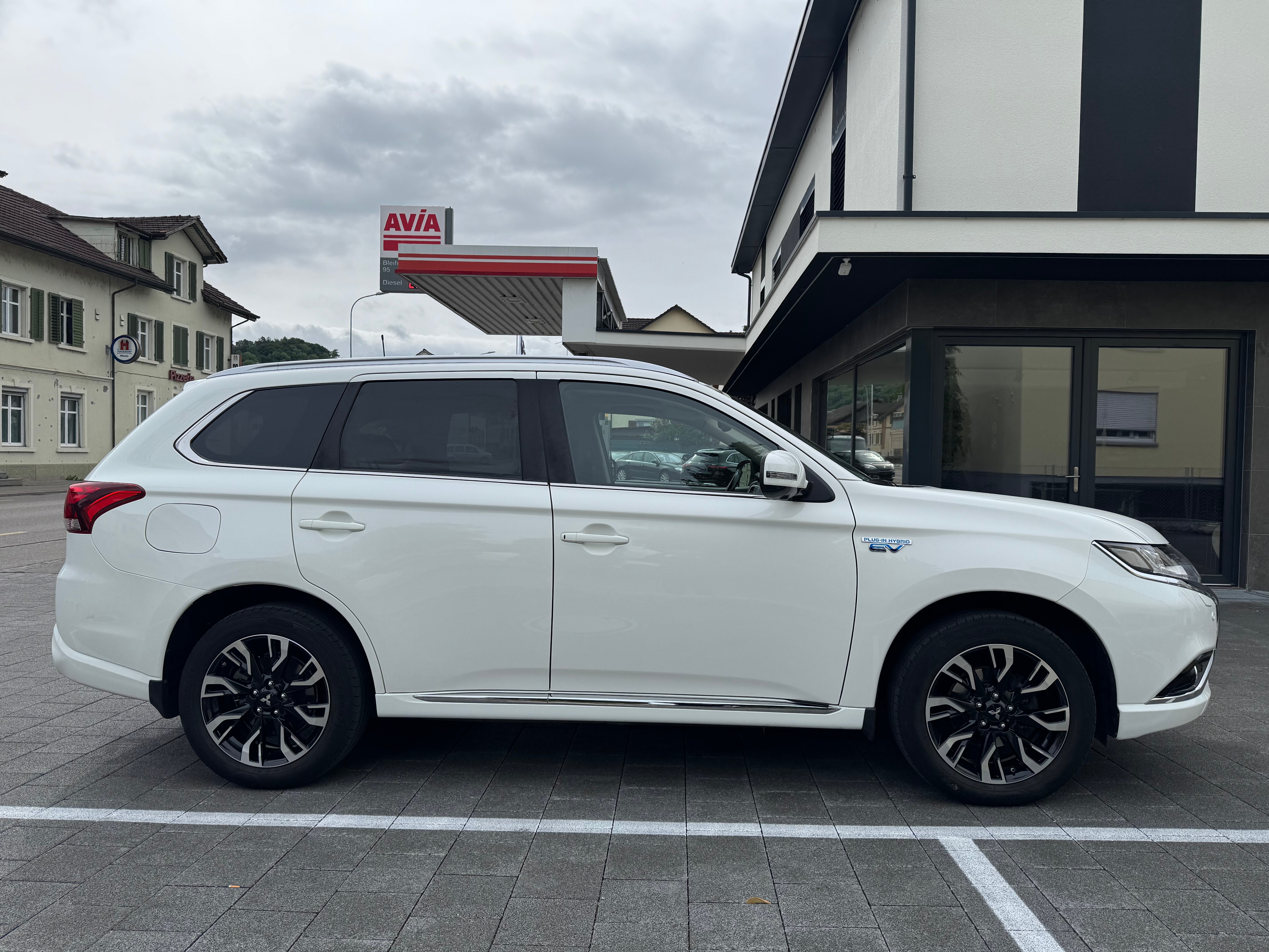 MITSUBISHI Outlander 2.0 PHEV Diamond 4WD Automatic — slika 6
