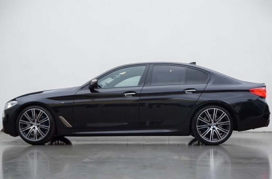 BMW M550i xDrive Steptronic-showroom-element-2