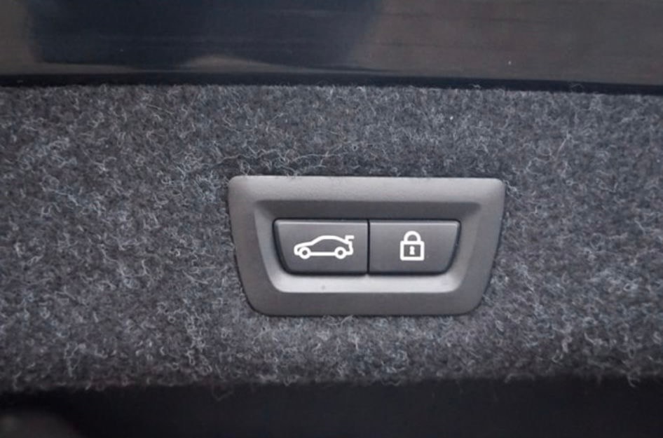 BMW M550i xDrive Steptronic-image-8