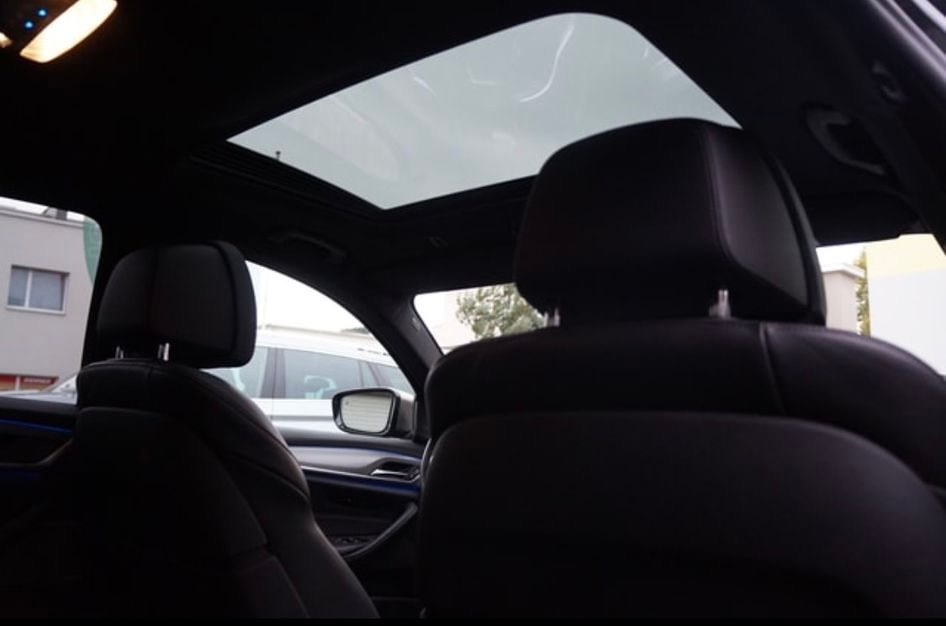 BMW M550i xDrive Steptronic-image-12