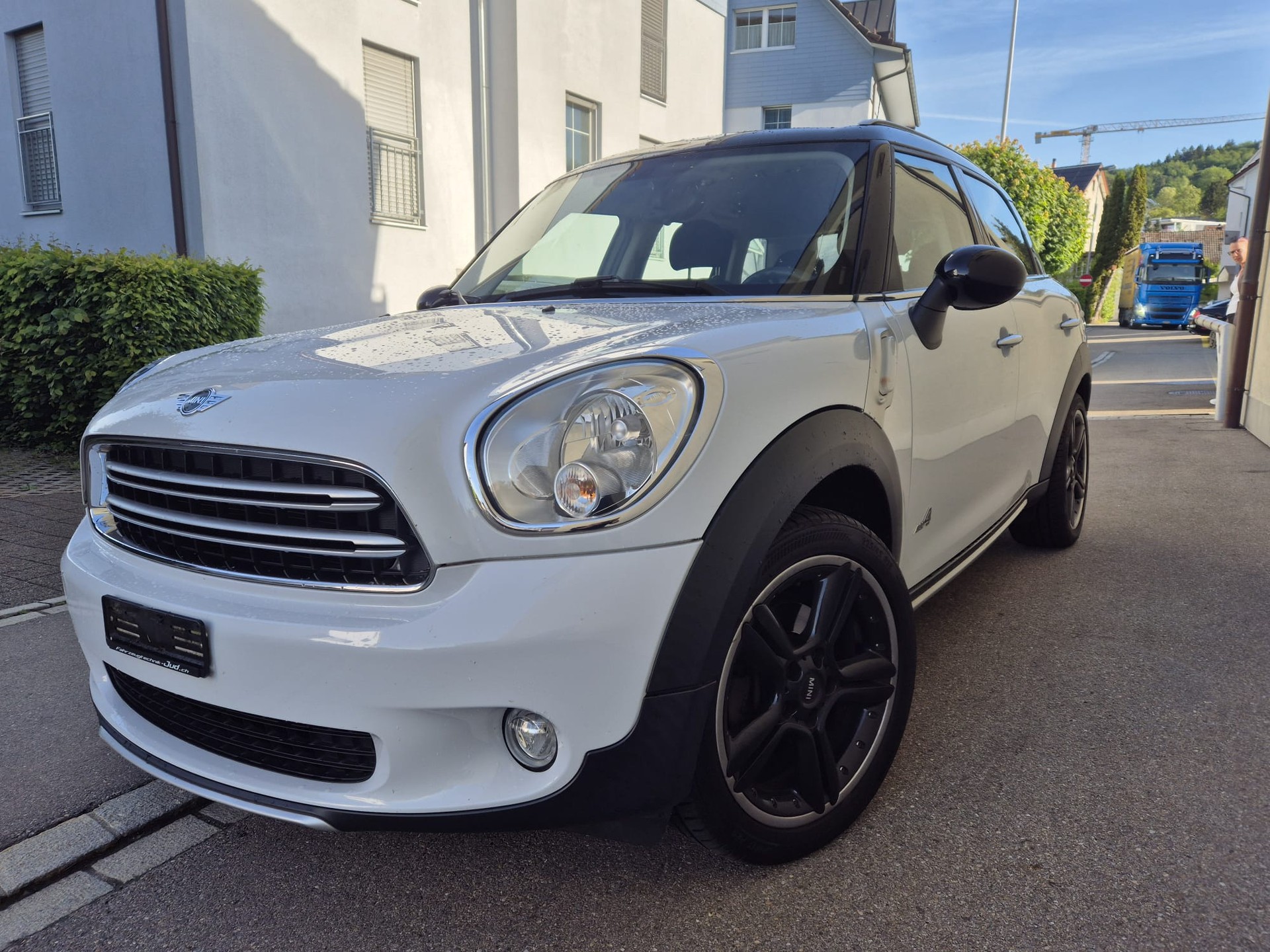 MINI 1.6i Cooper ALL4-image-3