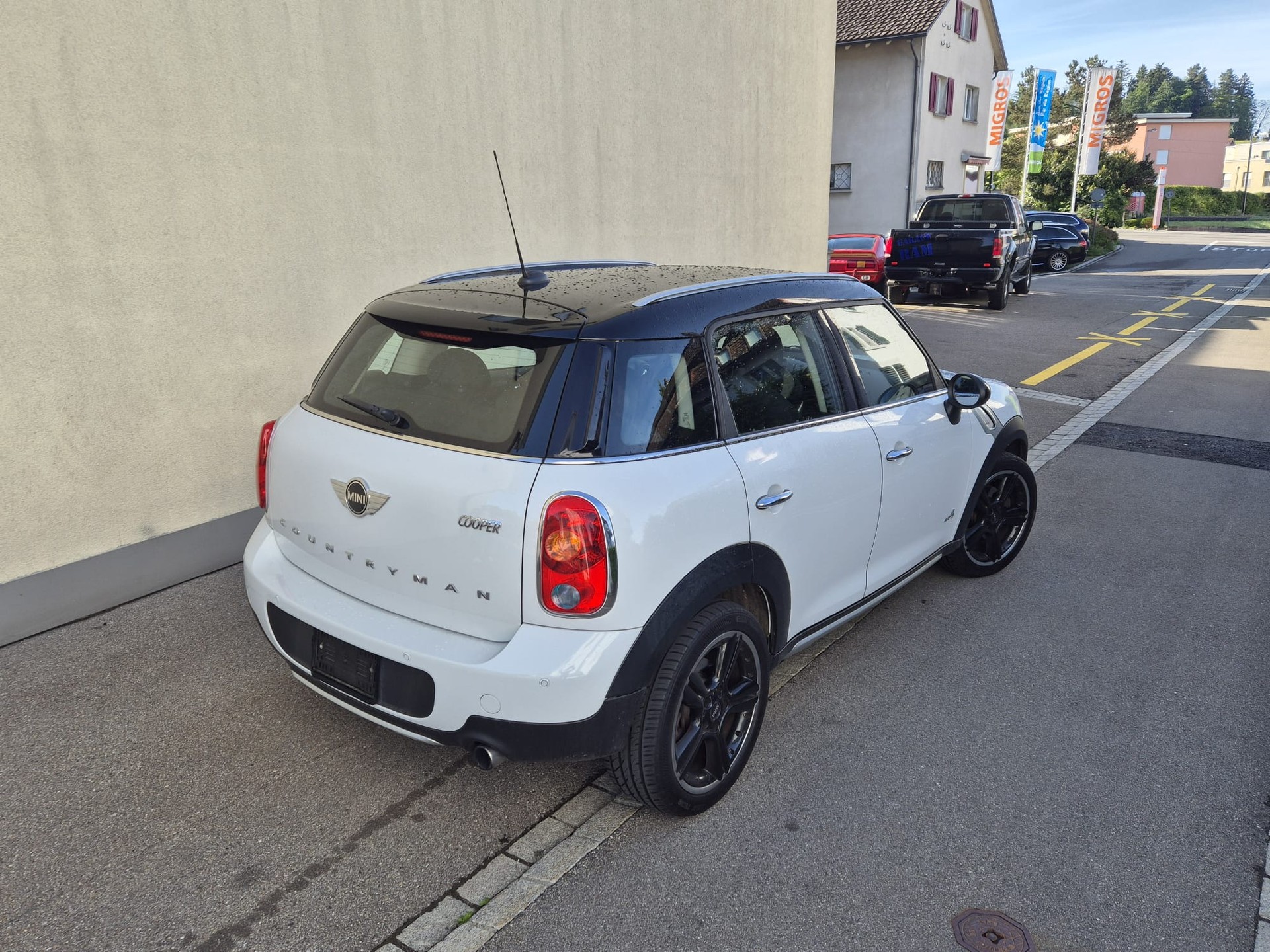 MINI 1.6i Cooper ALL4-image-4