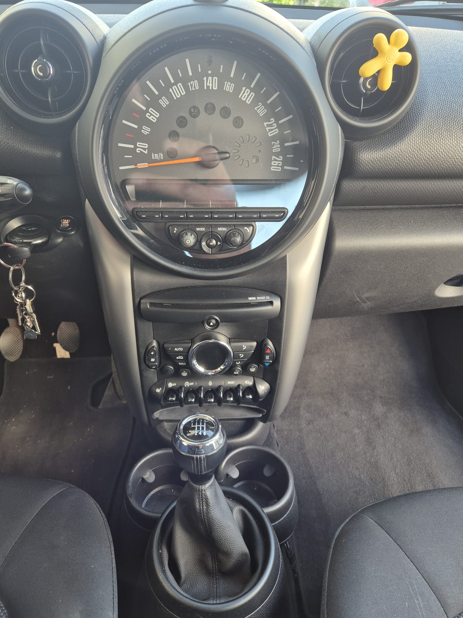 MINI 1.6i Cooper ALL4-image-8