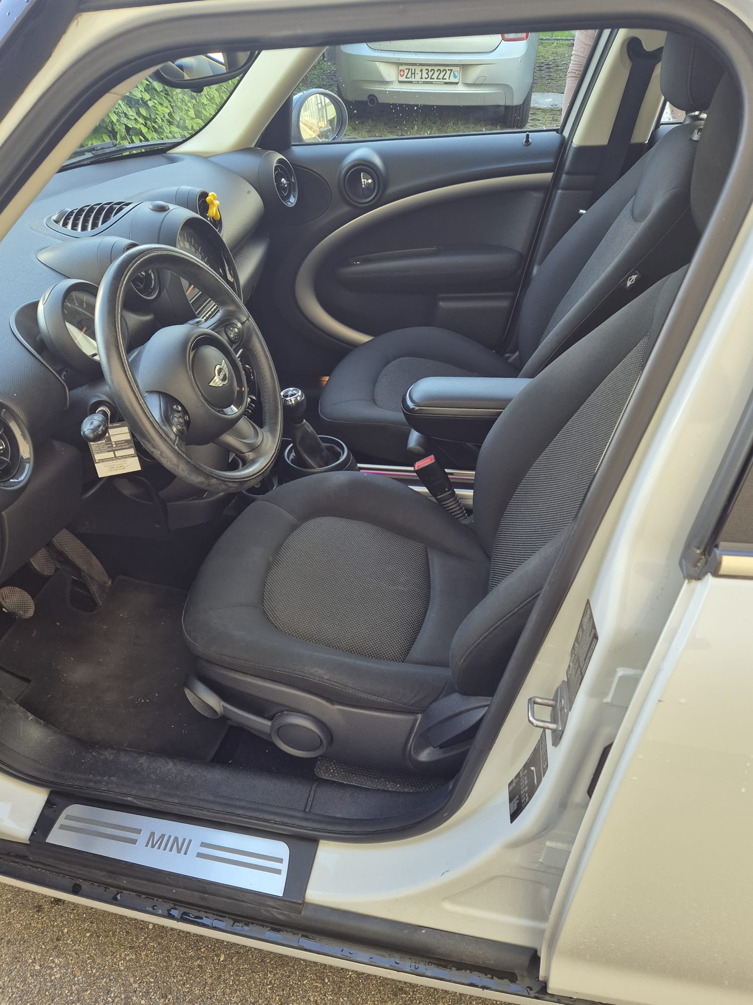 MINI 1.6i Cooper ALL4-image-7