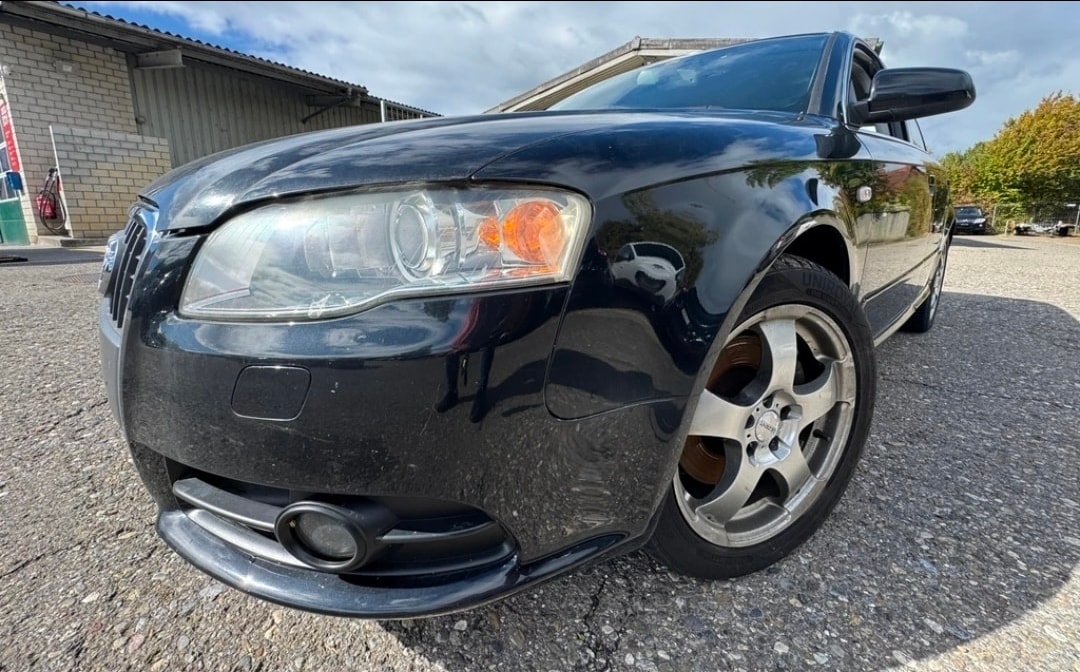 AUDI A4 Avant 2.0 Turbo FSI quattro-image-2