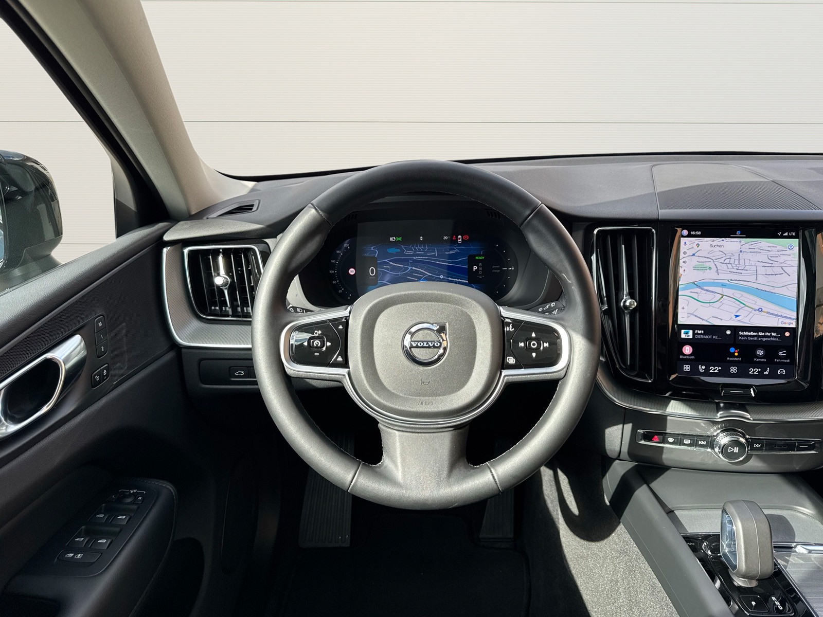 VOLVO XC60 2.0 T6 TE Plus Dark eAWD-image-13