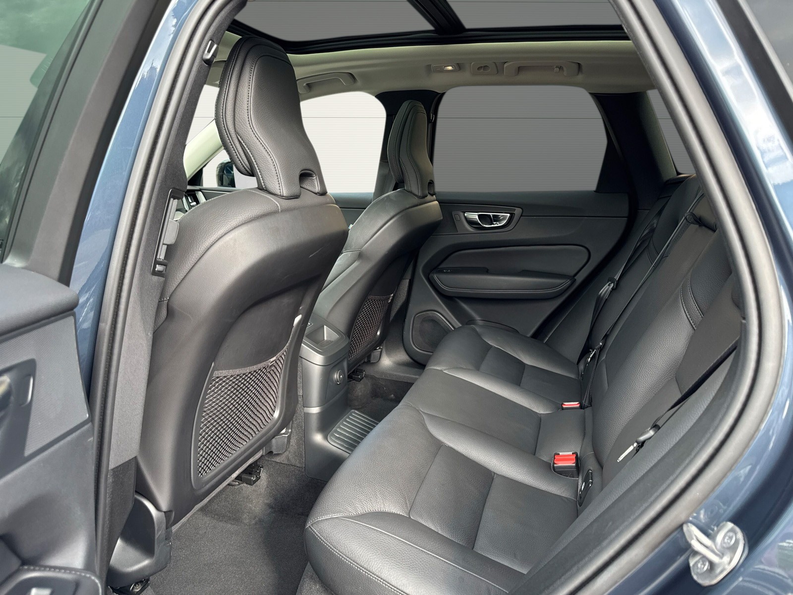 VOLVO XC60 2.0 T6 TE Plus Dark eAWD-image-9