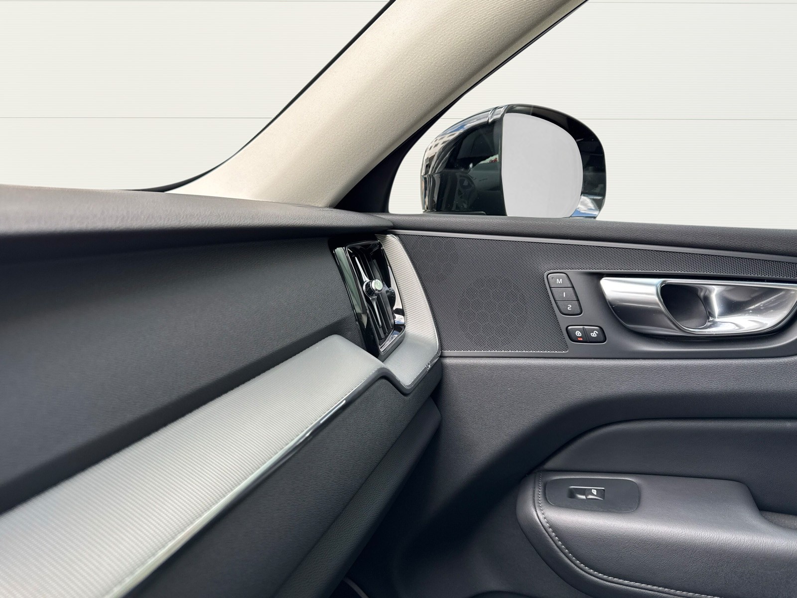 VOLVO XC60 2.0 T6 TE Plus Dark eAWD-image-17