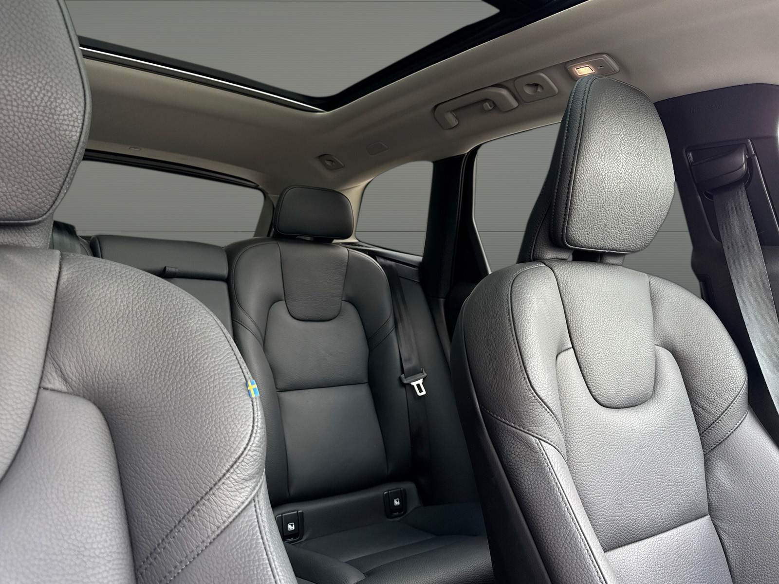 VOLVO XC60 2.0 T6 TE Plus Dark eAWD-image-8